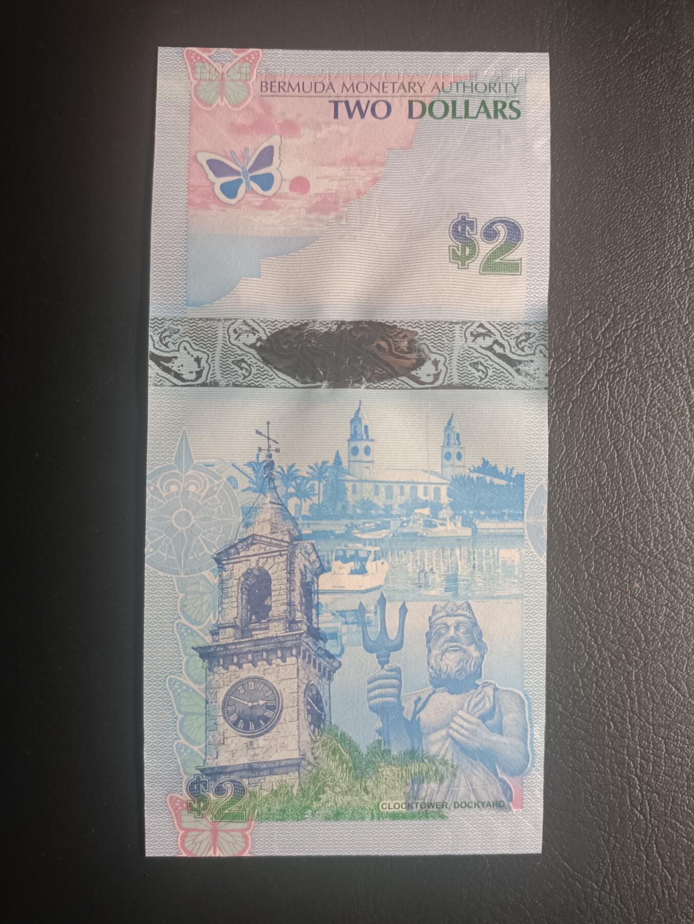 2025十一月第五期，总第203期 百慕大2009版2元实发钞UNC首冠A/1，蓝鸟和杜克港造船厂的钟楼，褶皱和开窗上的细丝是印钞正常工艺，介意勿参拍