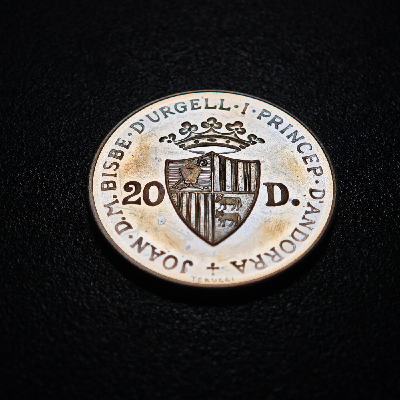 【德藏】世界币章拍卖第154期（拍品征集中~欢迎藏友联系） 2枚一组 1984年 安道尔野生动物20第纳尔纪念银币 及 2005年 德国世界杯10欧元纪念银币 直径约：32.3mm/10E，34.9mm/20D；重约：18.1g/10E，16.1g/20D