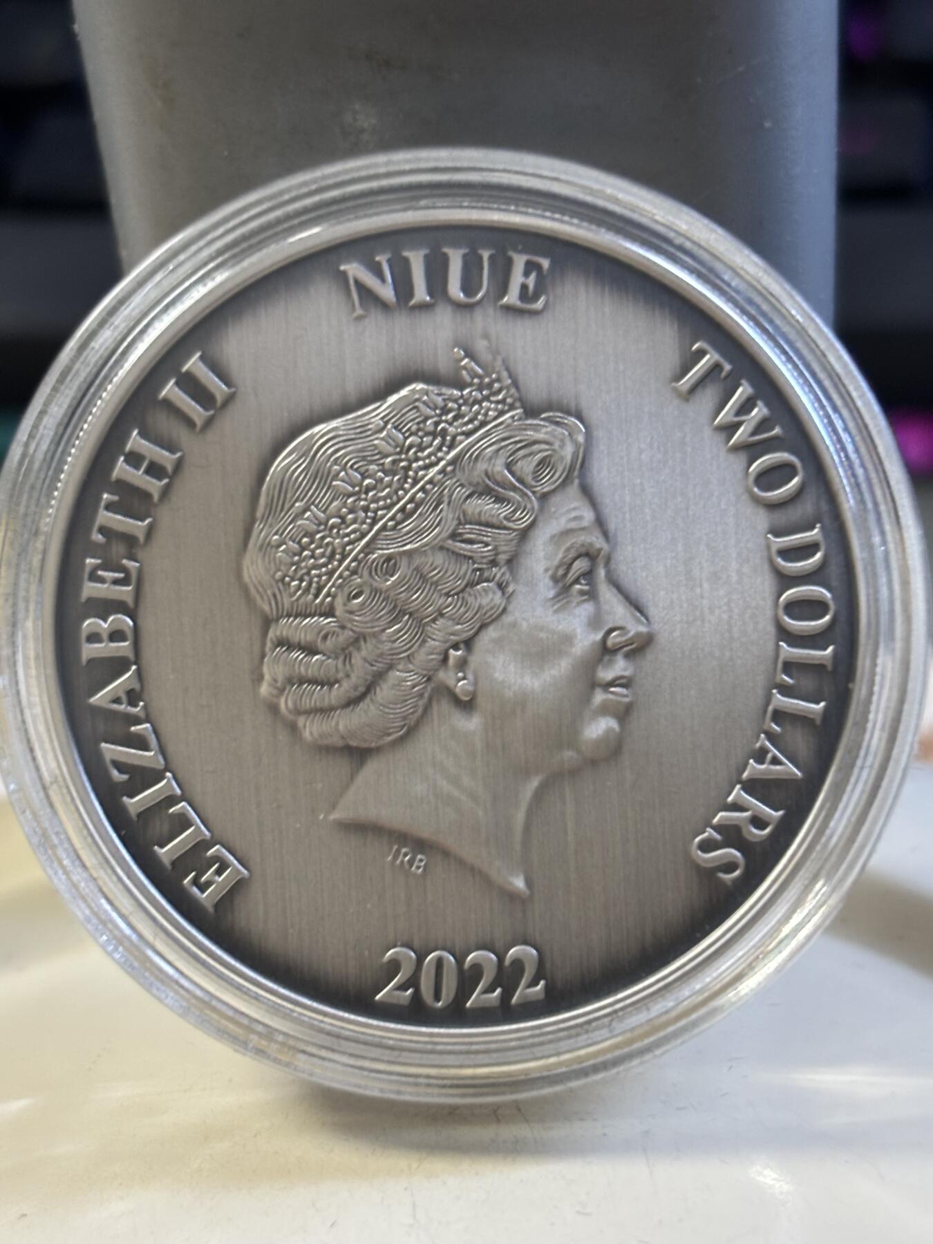 第182期拍卖 纽埃2022年指环王中土世界夏尔国霍比特人村庄1盎司银币，9999银，发行3000枚