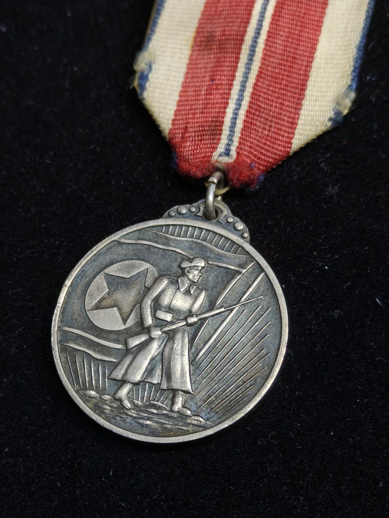 铭记历史 勿忘国耻 抗战胜利80周年精品专场 第二场 朝鲜 军功奖章 抗美援朝时期银制