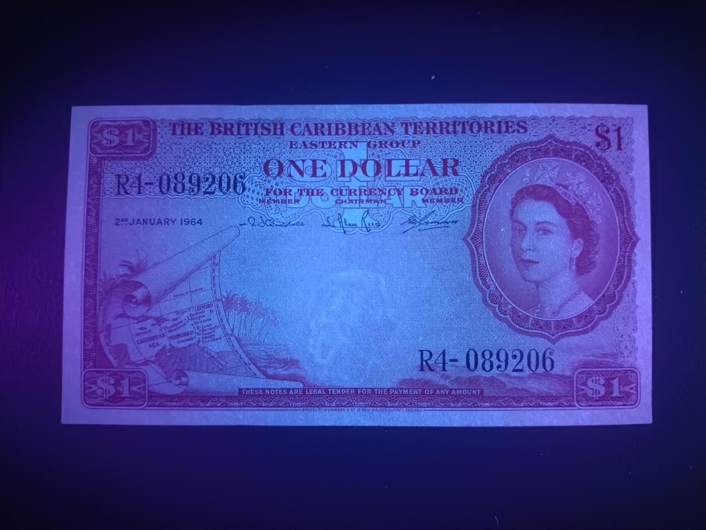 2025十一月第五期，总第203期 英属加勒比领地（现东加勒比共同体）1964年1元AUNC，大皇冠女王和各构成殖民地徽章