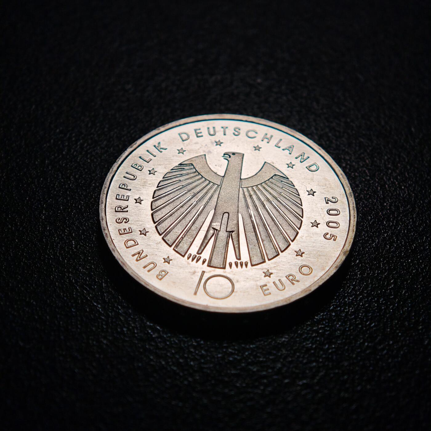 【德藏】世界币章拍卖第154期（拍品征集中~欢迎藏友联系） 2枚一组 1984年 安道尔野生动物20第纳尔纪念银币 及 2005年 德国世界杯10欧元纪念银币 直径约：32.3mm/10E，34.9mm/20D；重约：18.1g/10E，16.1g/20D