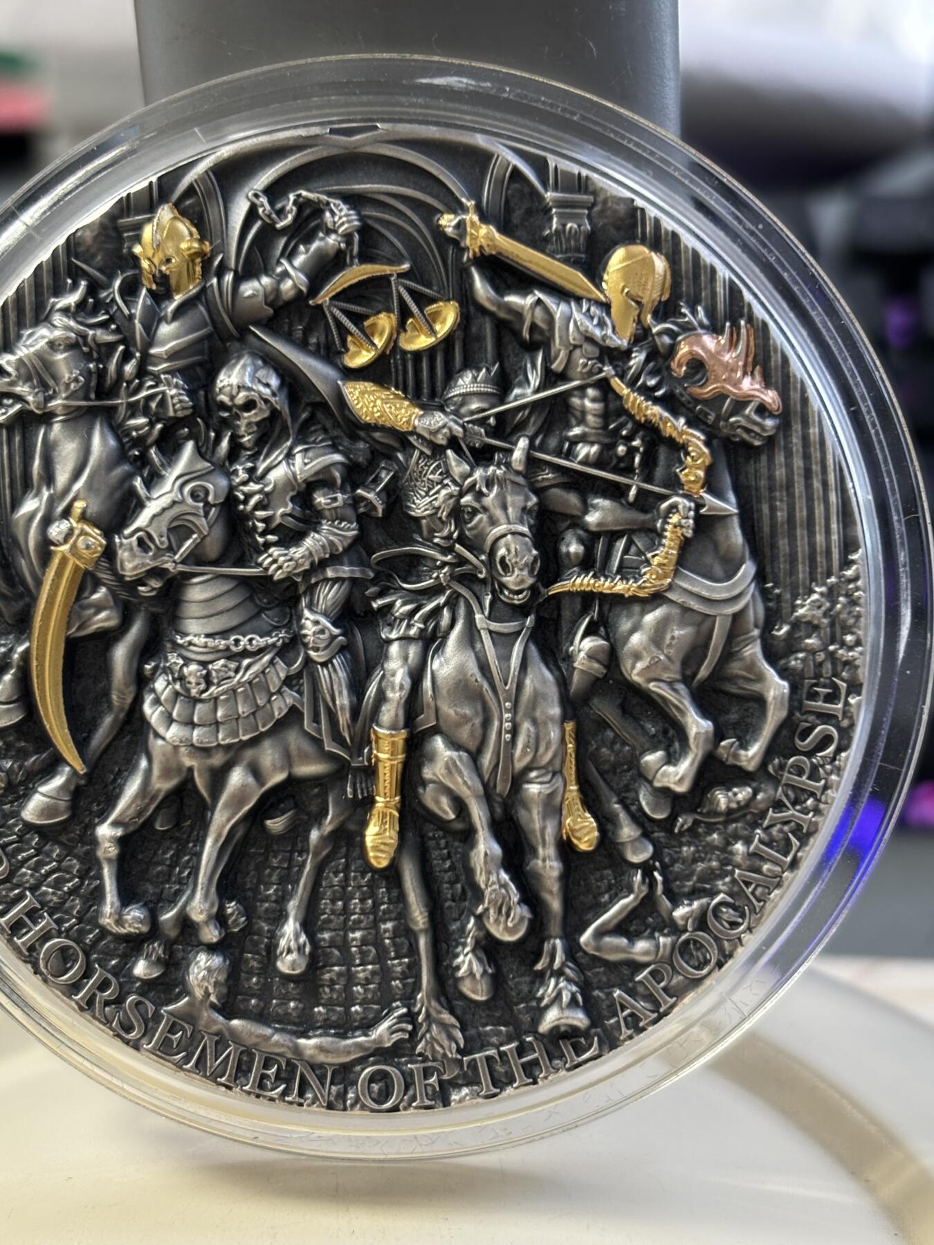 第182期拍卖 纽埃2022年天启四骑士终结版仿古5盎司纪念银币无盒证书，999纯银，发行量500，有划痕