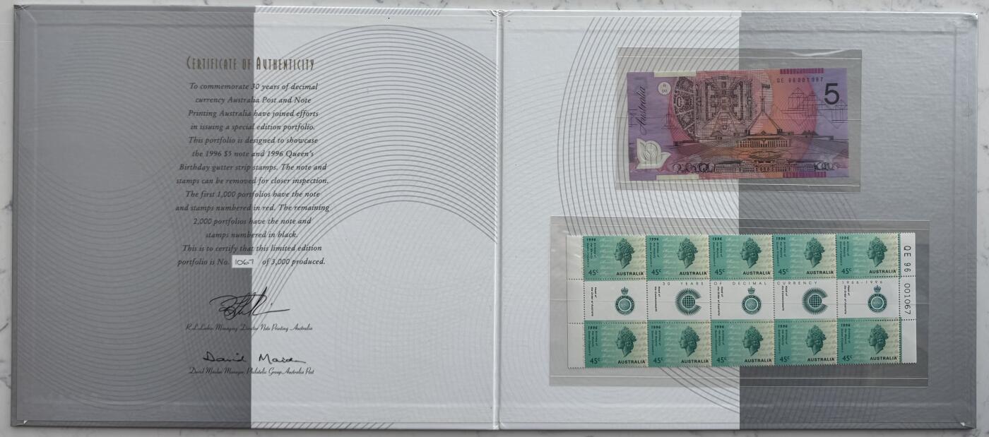 2025第25场（总第225期）：精品测试钞、纪念钞、塑料钞、连体钞综合场 黑字版/QE女王冠 澳大利亚“货币十进制30周年”5元塑料纪念钞册装UNC（第1067号）
