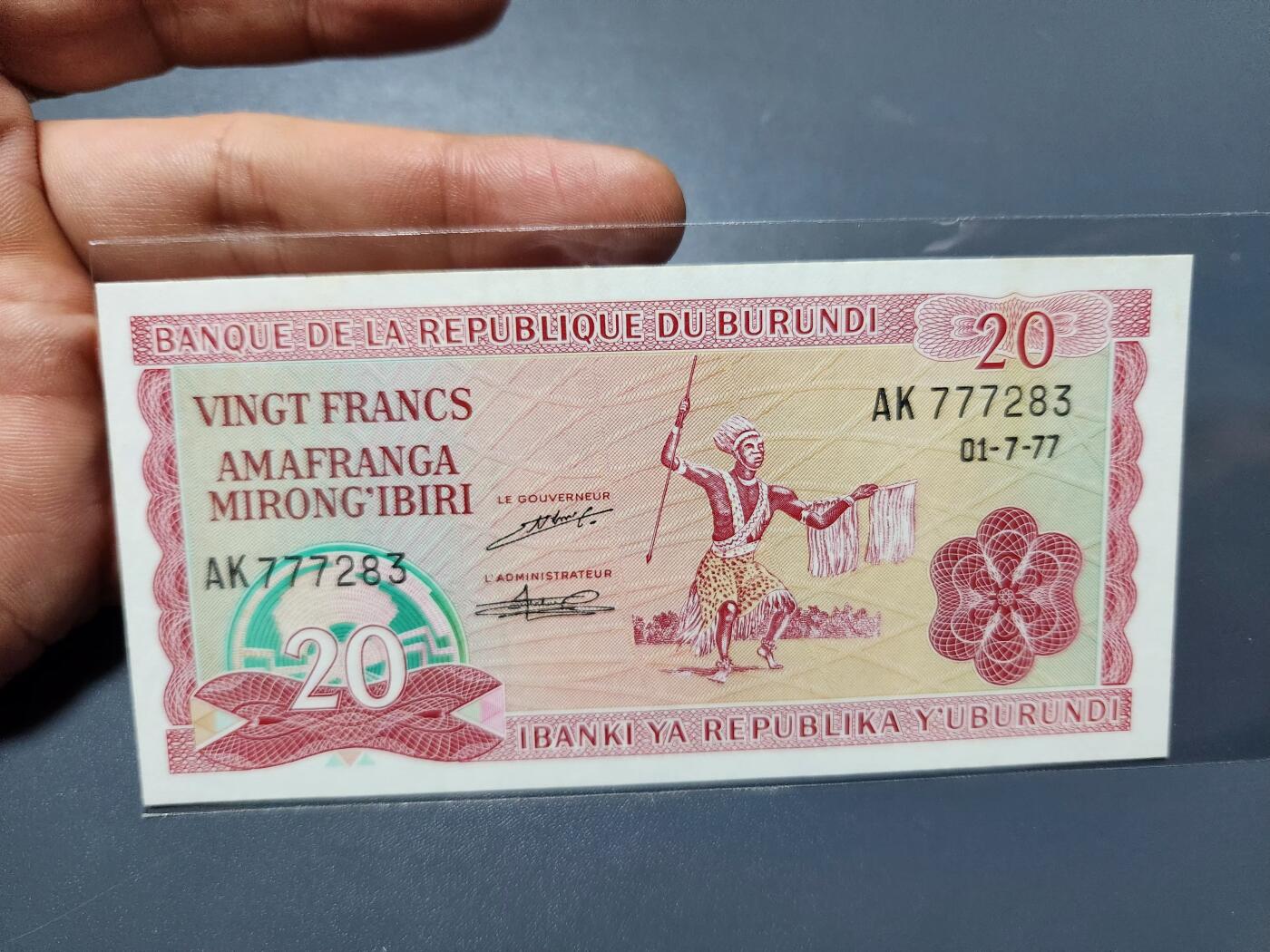 11月23号晚上8点 外国纸币自动截拍第63场 新品有黄斑稀少首版 布隆迪1977年20法郎 