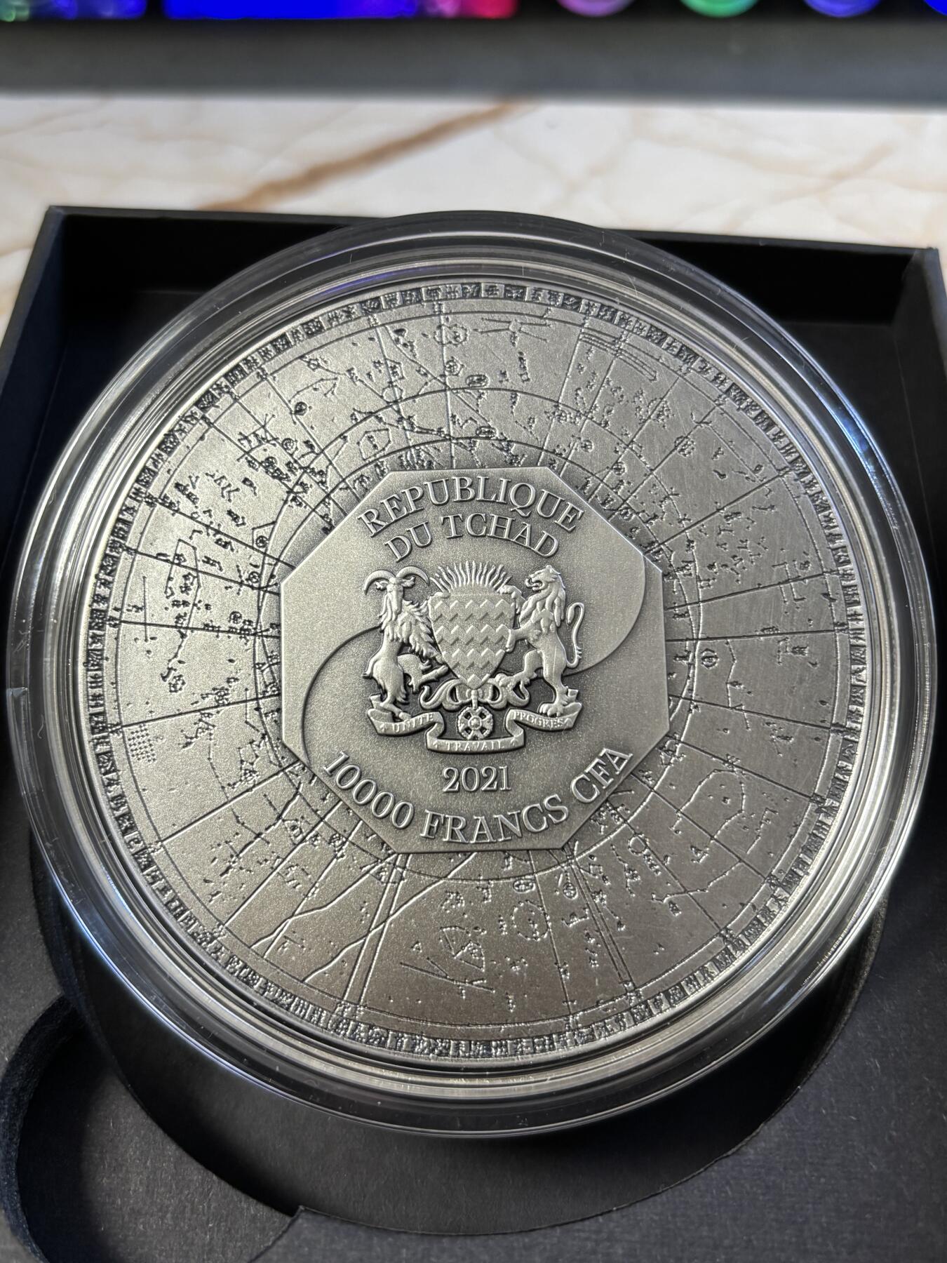 第182期拍卖 乍得2021年四大瑞兽系列朱雀高浮雕纪念银币，金属:999银+铜，重量:2盎司银+11.5盎司铜，直径:80毫米，发行：500枚