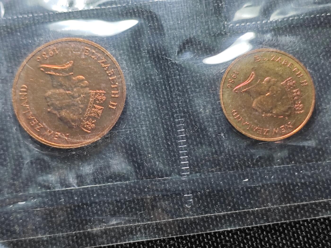 KK钱币收藏小铺 （套币 好品/批量散币 银币）专场  2月预留时间 周末发货  1986新西兰大小面值清年一套 含1元鸟类克朗币