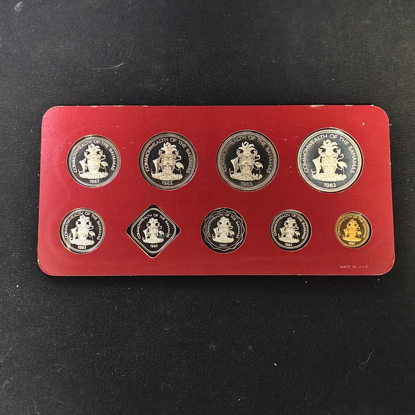 【全场包邮】纯粹捡漏拍479场（免费代拍第16场） 【稀少】巴哈马群岛1983年独立十周年纪念版官方精制套币-盒证全-量1009