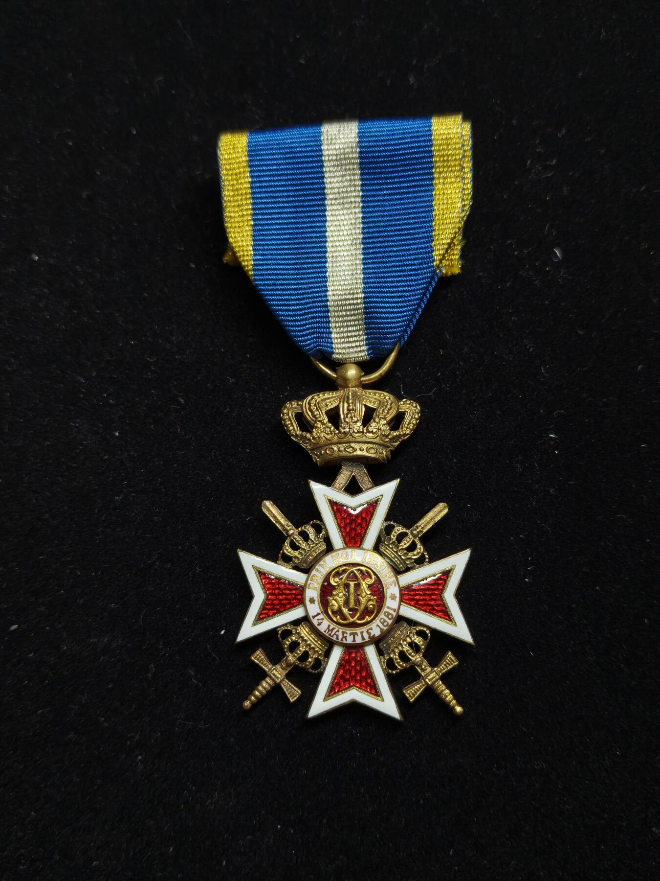 铭记历史 勿忘国耻 抗战胜利80周年精品专场 第二场 罗马尼亚王国 骑士级王冠勋章带冠带剑，战时军事版