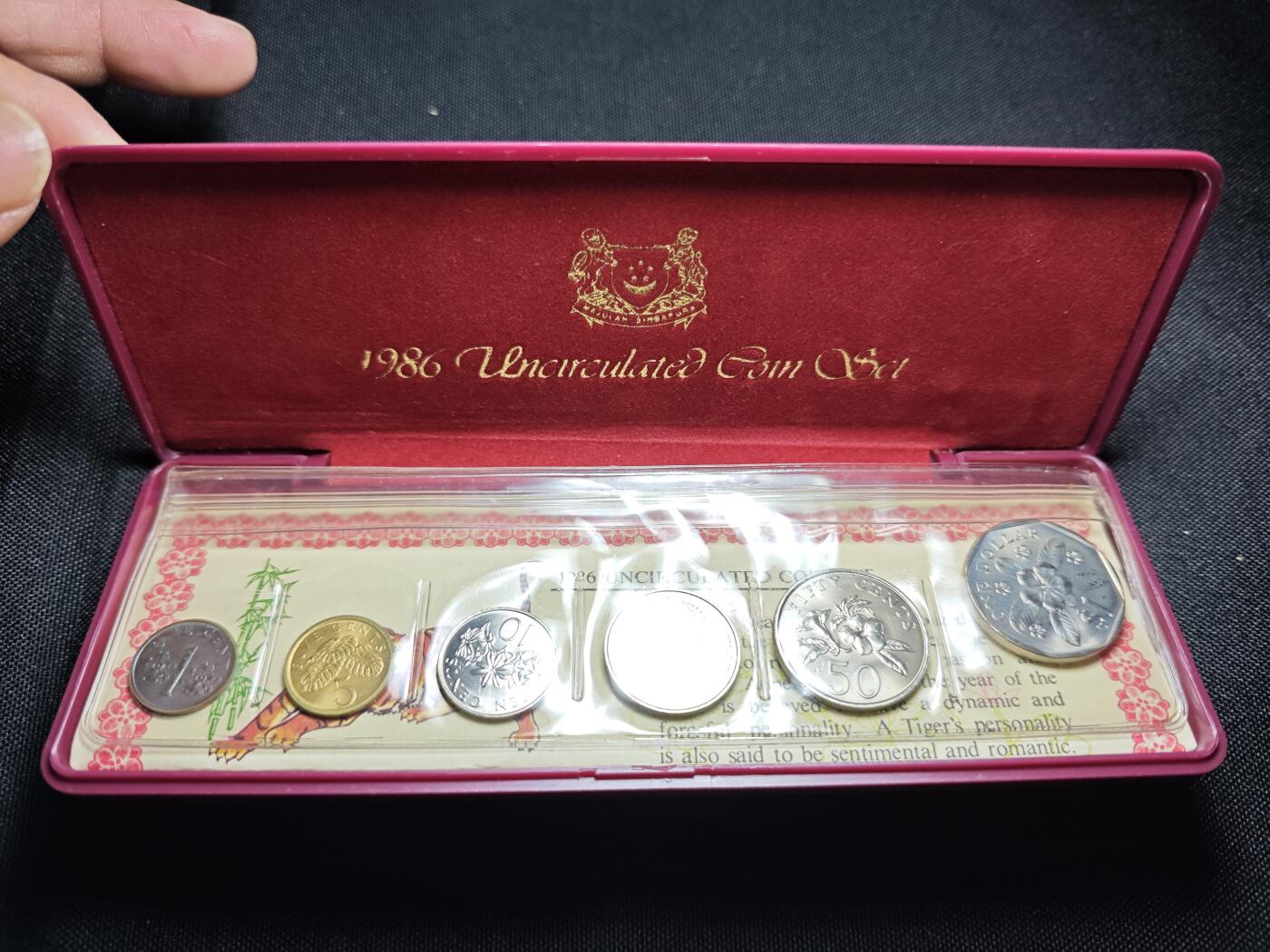 KK钱币收藏小铺 （套币 好品/批量散币 银币）专场  2月预留时间 周末发货  1986新加坡官方虎年清年套币 含少见新加坡1元