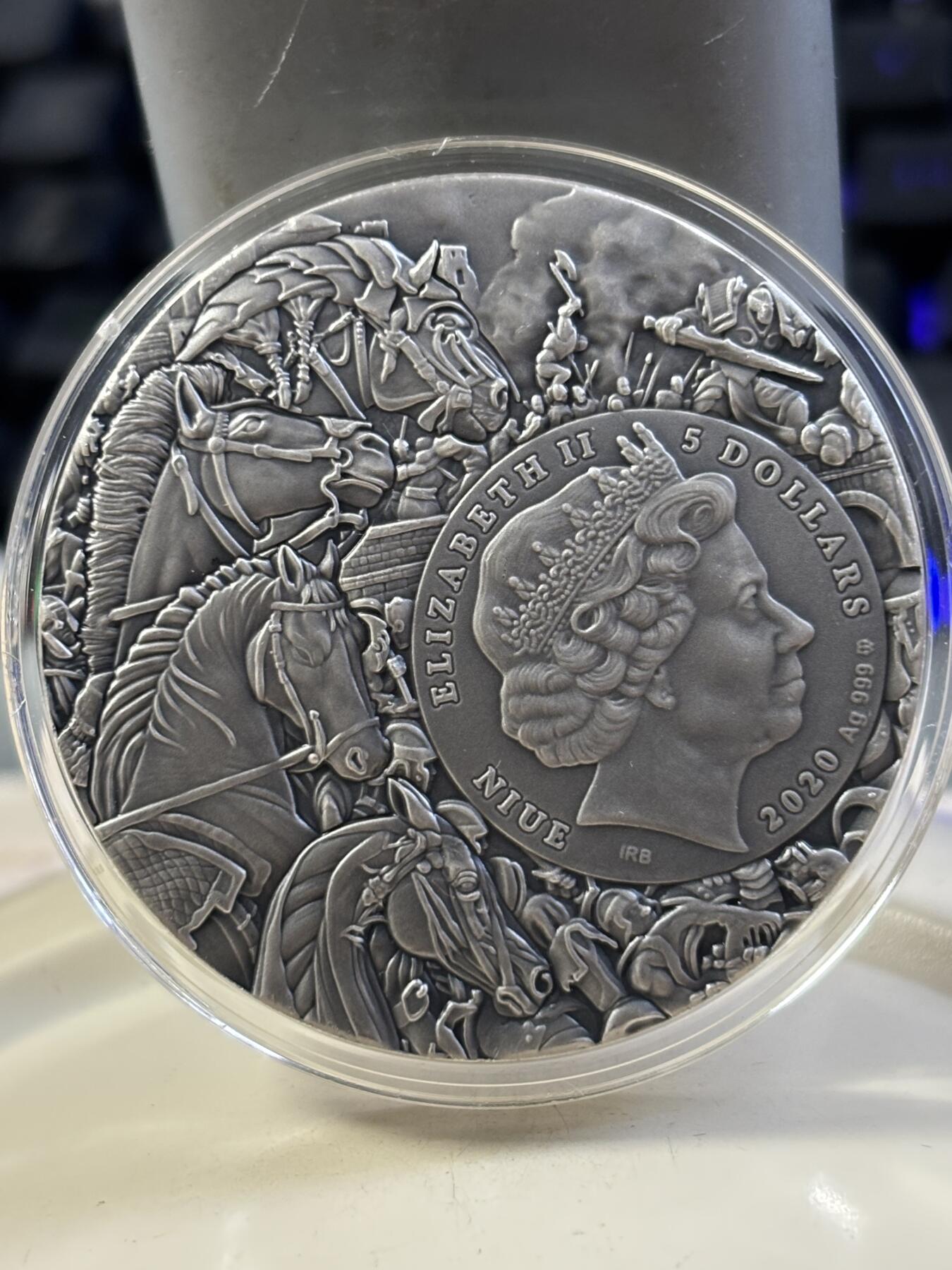 第182期拍卖 纽埃2020年天启黑马骑士镀金纪念2盎司银币无盒证书，999纯银，发行量500