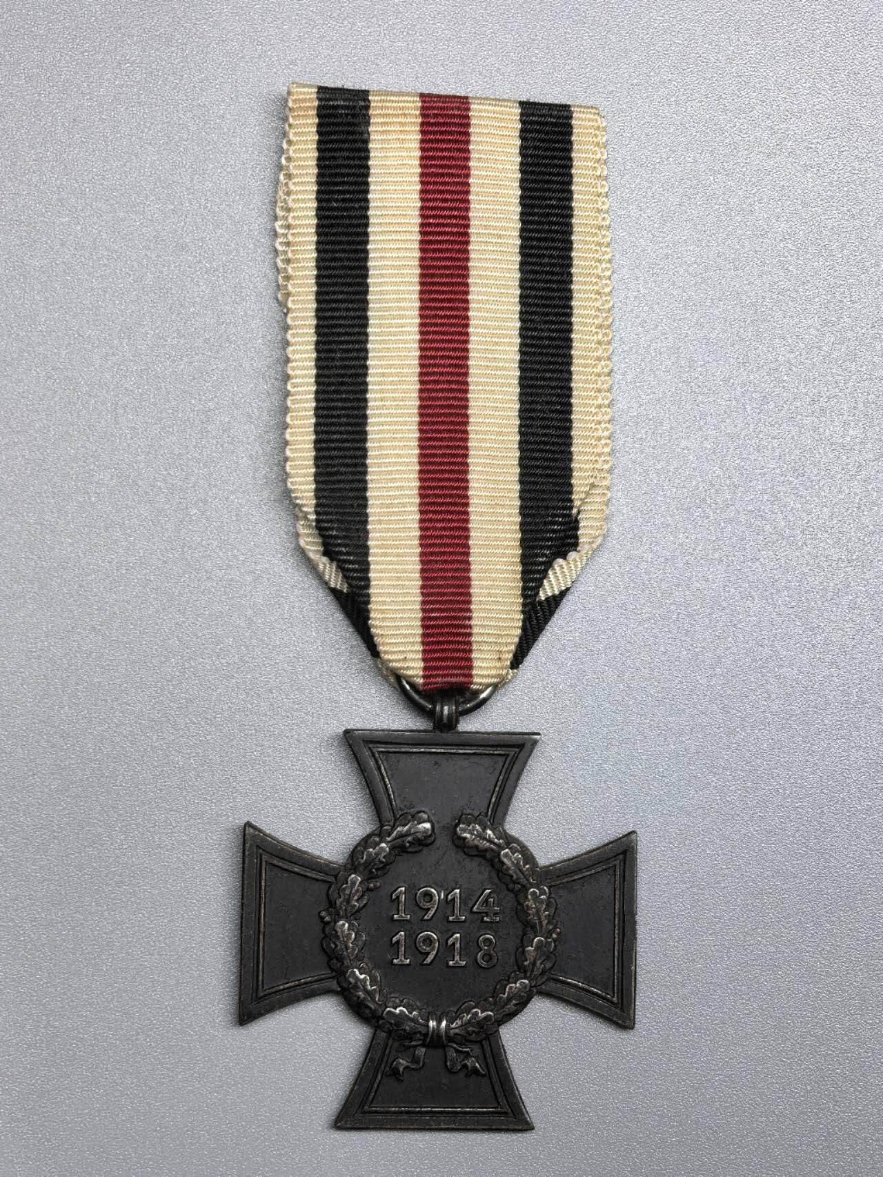 小驴勋章奖章收藏11月22日周六晚六点拍卖（珍爱和平，收藏战争，铭记历史，勿忘国耻，忠党爱国。有偿代拍，送拍规则在简介最后，参拍须阅读规则后再参拍，关系到运费包装发货时效真假辨别等关键信息，拍卖时不再发原图，看大图店主微信码在拍卖店铺介绍里） 得3兴登堡奖章遗属版，钢制枪镀黑，背打D.S.M.标，绶带不到代