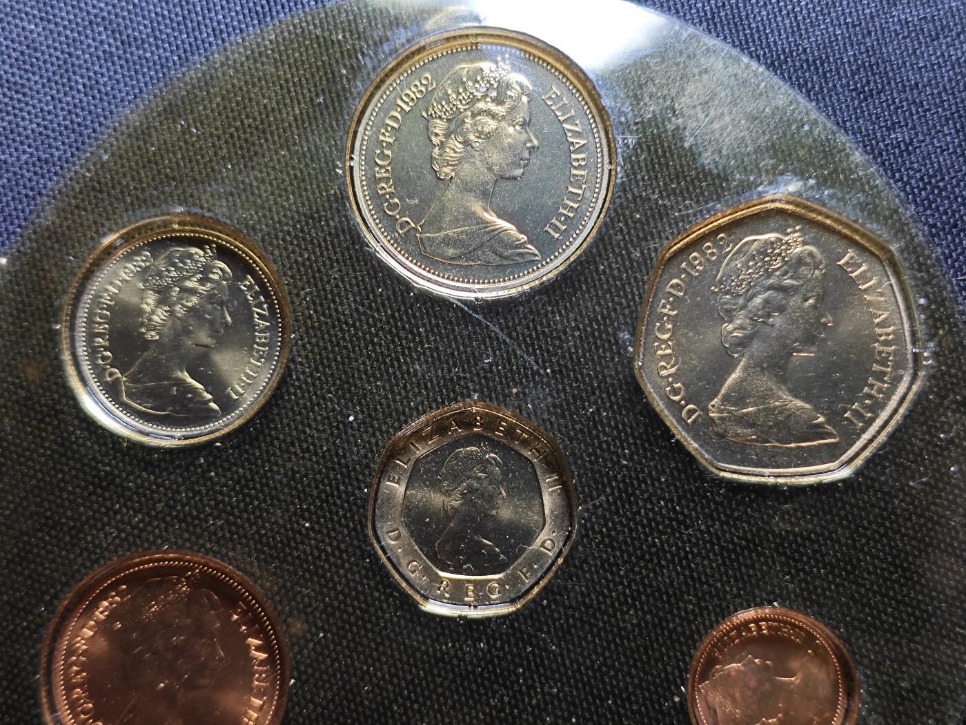 KK钱币收藏小铺 （套币 好品/批量散币 银币）专场  2月预留时间 周末发货  1982英国大小面值清年一套