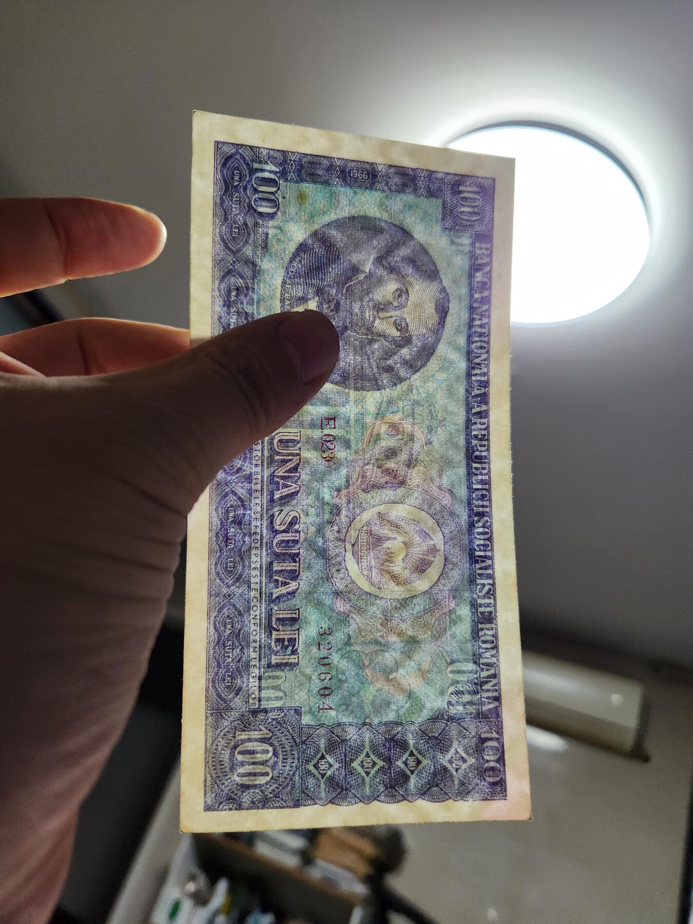 11月22号晚上8点 外国纸币自动截拍第62场 罗马尼亚100极美品近新