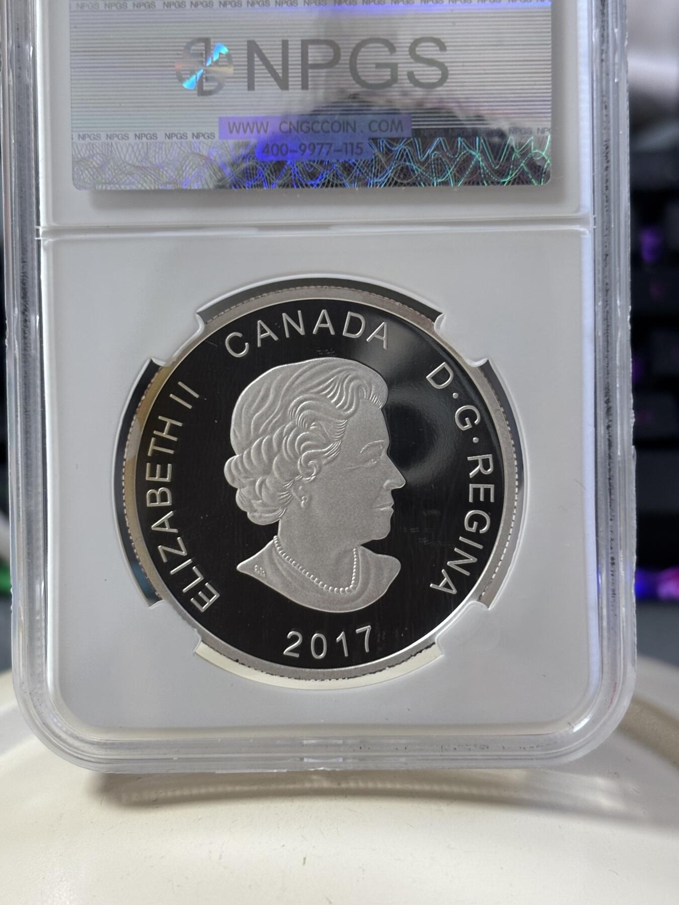 第182期拍卖 加拿大2017年北极生物系列1盎司北极熊彩色闪钻纪念银币NPGS-CPS评级，1盎司，999银