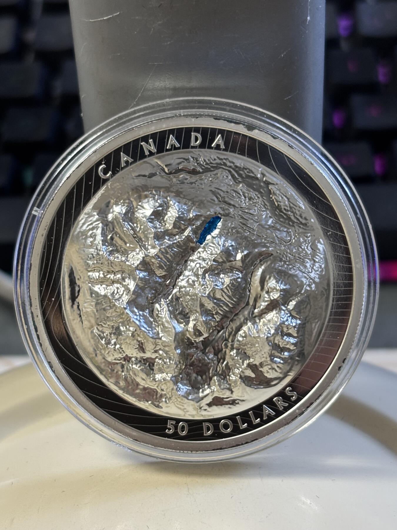 第182期拍卖 加拿大2021年落基山脉明珠路易斯湖潮高浮雕银币，9999银，82.3克，发行3000枚