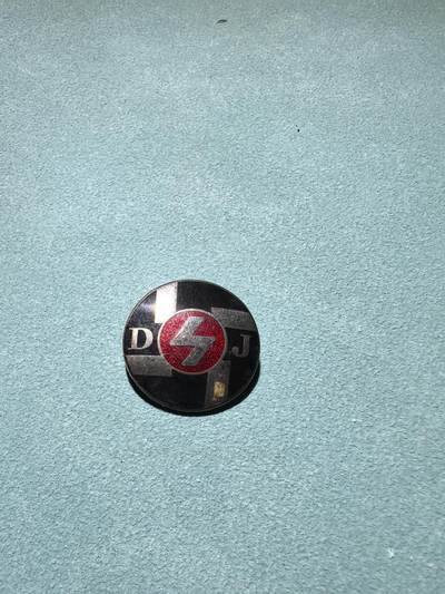 盛世勋华——号角文化勋章邮票专场拍卖第288期 - 德国（1939）德意志少年团（DJ）团员证章 带厂标