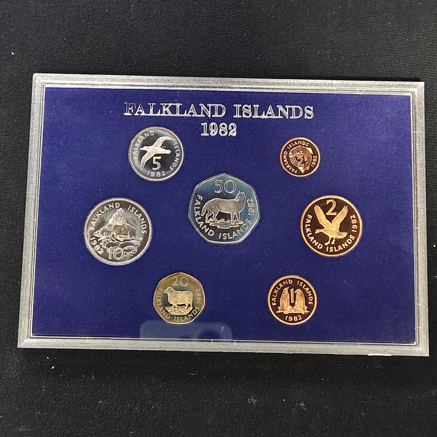 【全场包邮】纯粹捡漏拍479场（免费代拍第16场） 【少见】福克兰群岛1982年皇家厂经典信封装官方精制套币-量5000