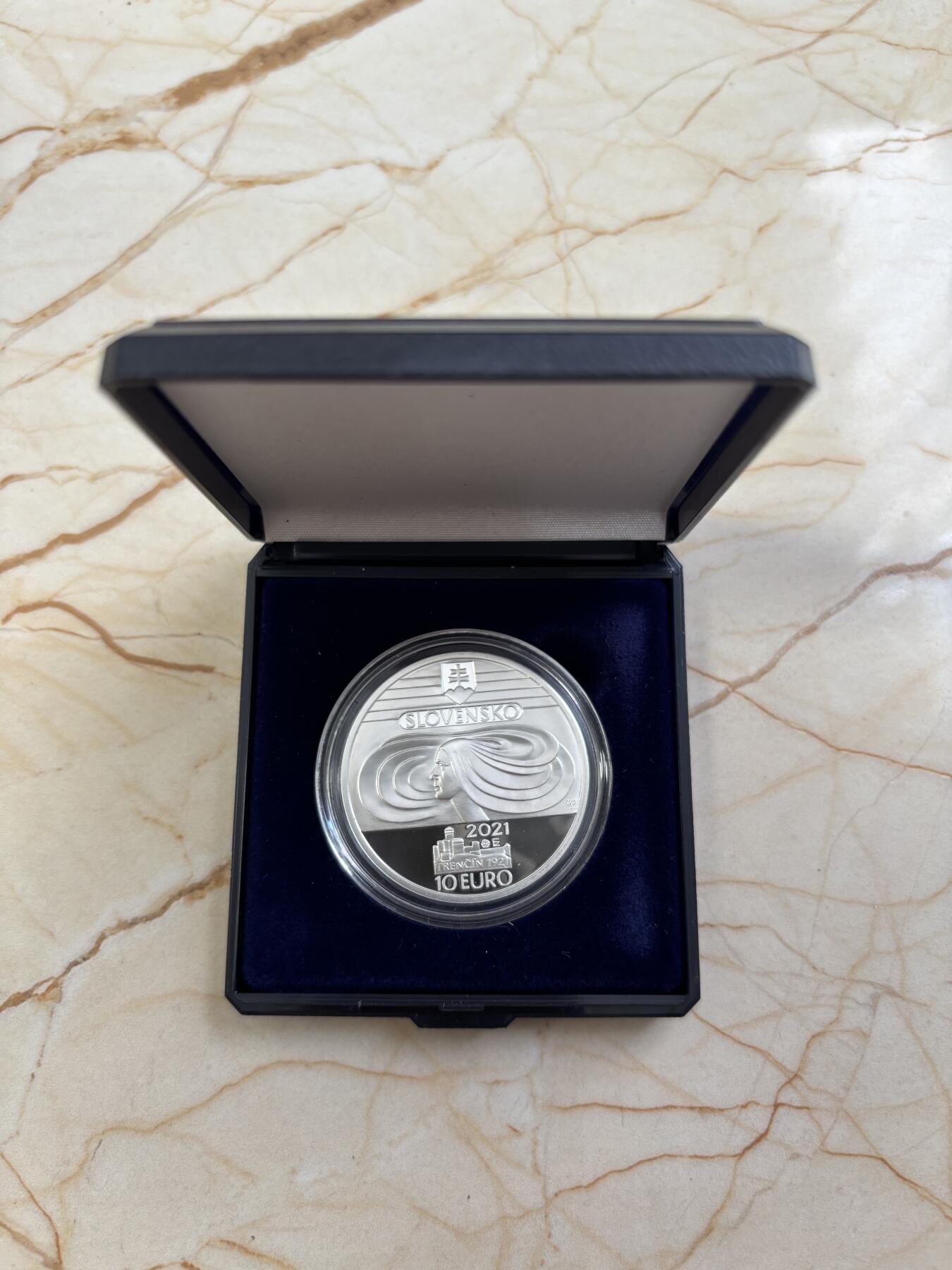 第182期拍卖 斯洛伐克2021年教师合唱团成立周年精制纪念银币，900银，18克，有瑕疵