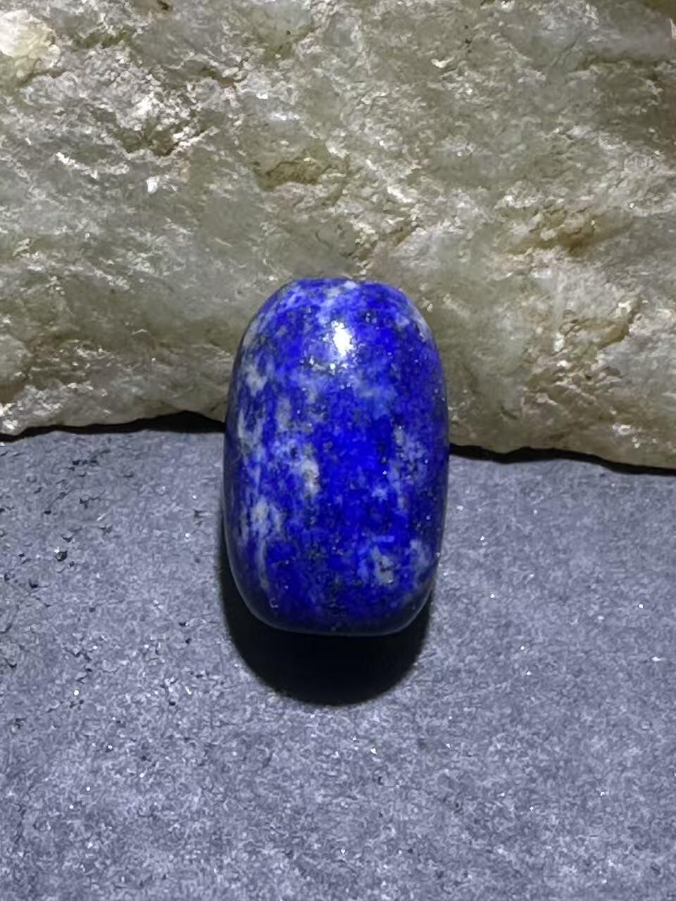 精美阿富汗老矿青金石小桶珠一颗，。