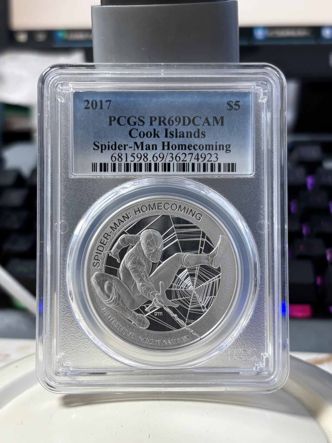 第182期拍卖 库克2017电影蜘蛛侠回归1盎司银币PCGS-PR69，999银，发行5000枚，评级盒有3个破口