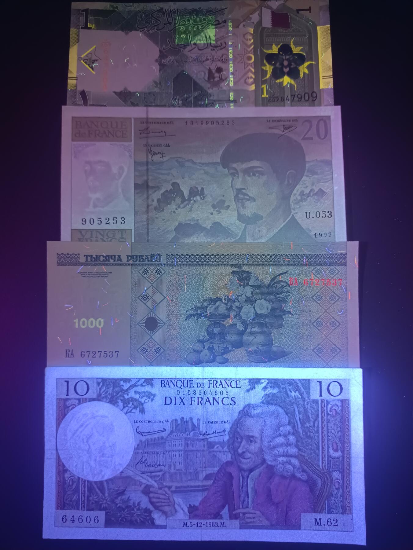 2025十一月第五期，总第203期 世界纸币批量四张流通品相—UNC