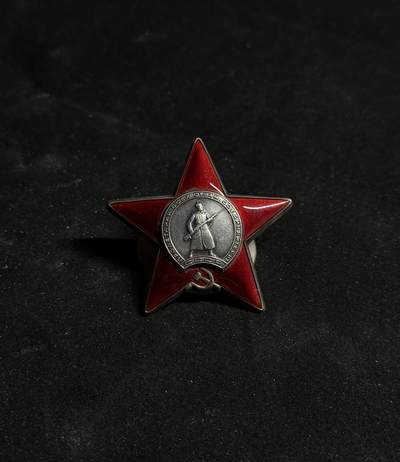 戎马世界章牌大赏第108期 - 苏联红星勋章，号段3049697，无档案