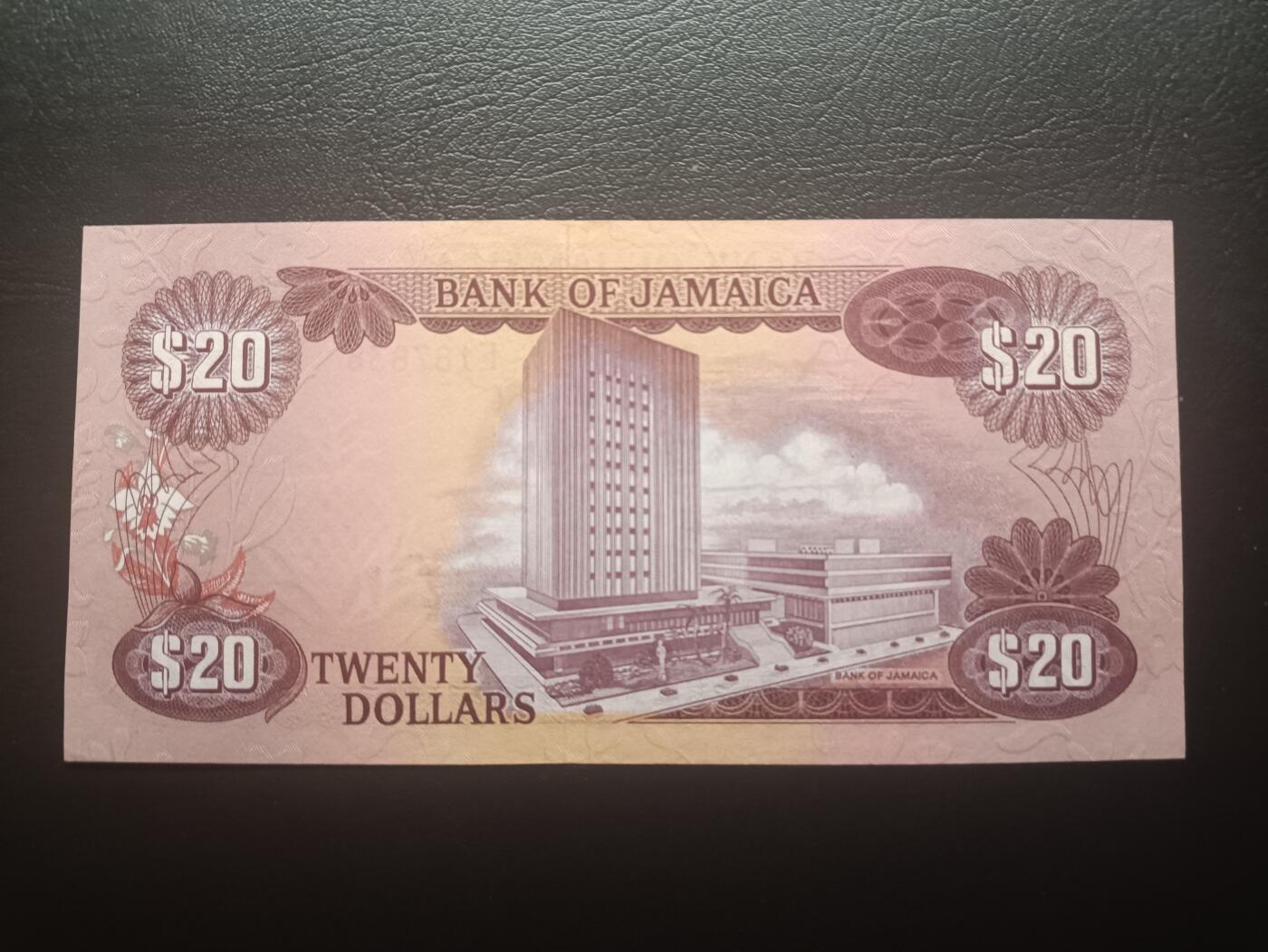 2025十一月第五期，总第203期 牙买加1977版20元UNC-，总督奈德索和央行大楼，稀有早期版本最高面值
