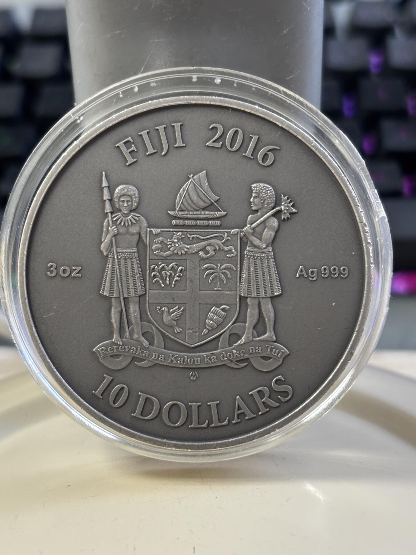 第182期拍卖 斐济2016年曼荼罗凯尔特艺术镶绿宝石3盎司银币无盒证书，999纯银，发行量500，边齿有磕碰