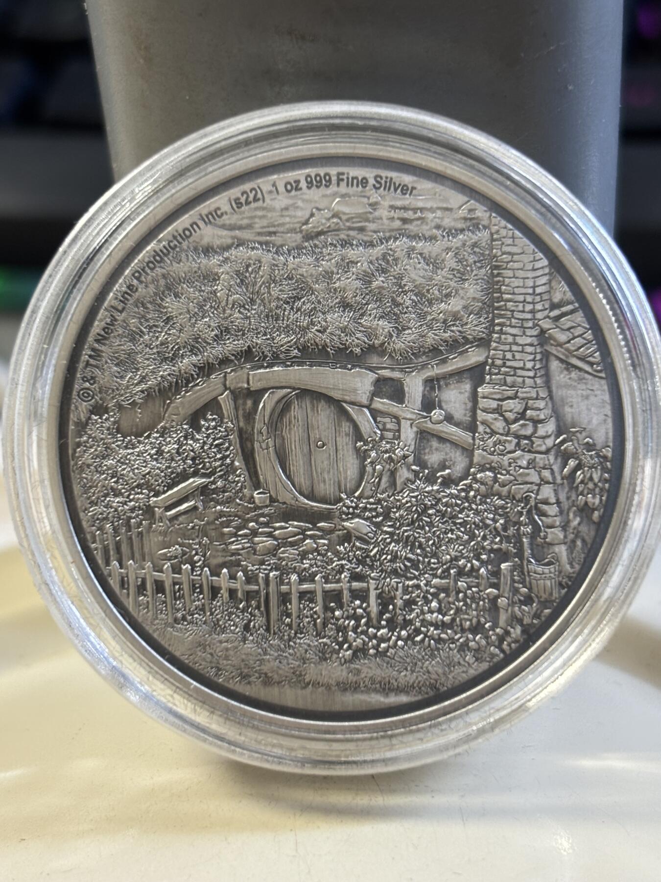 第182期拍卖 纽埃2022年指环王中土世界夏尔国霍比特人村庄1盎司银币，9999银，发行3000枚
