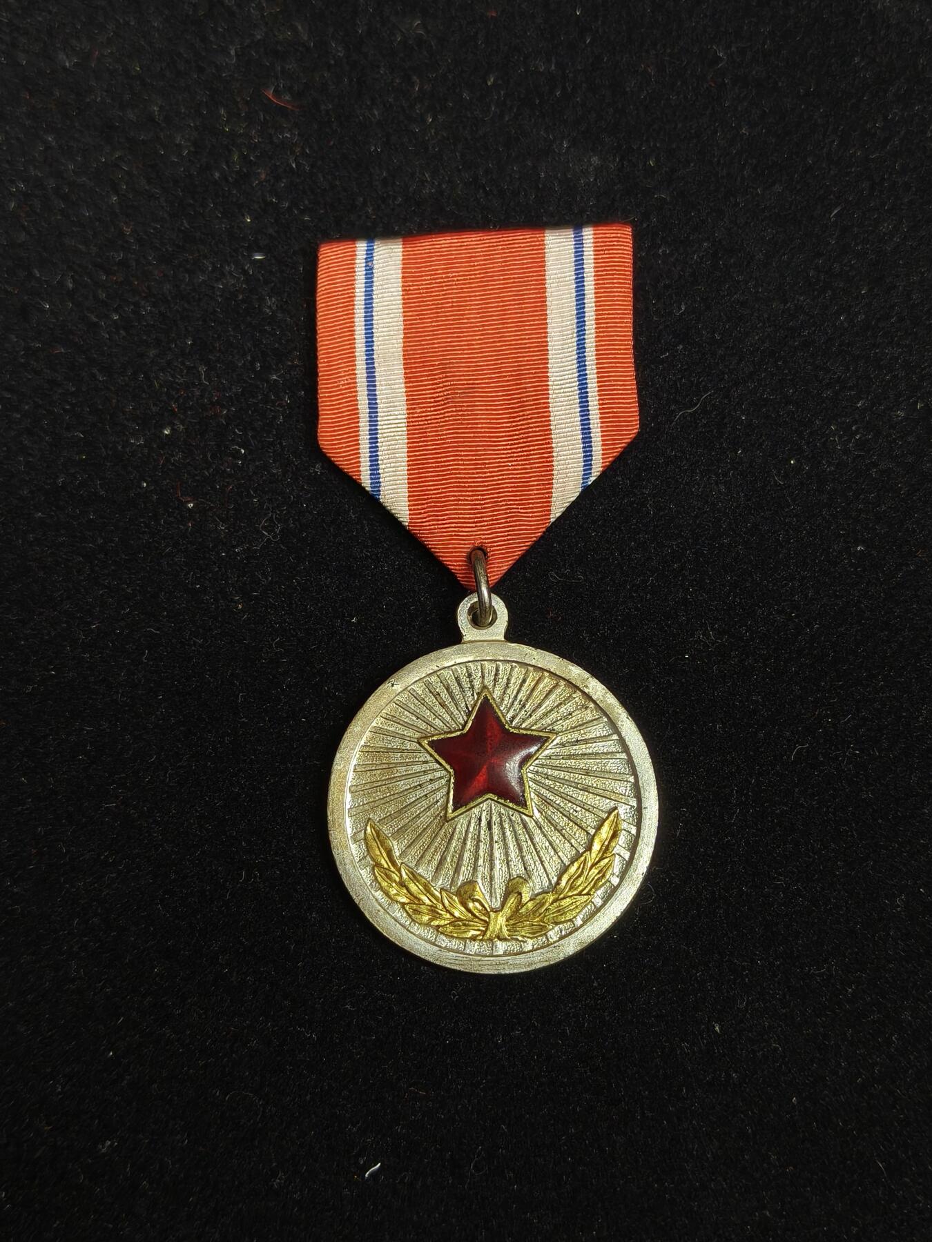 铭记历史 勿忘国耻 抗战胜利80周年精品专场 第二场 朝鲜 总联版功劳奖章原盒