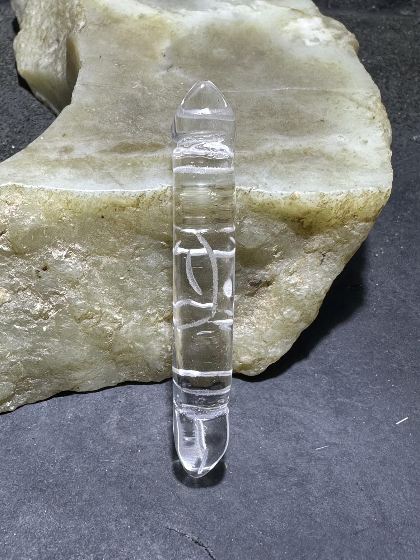 精美白水晶雕刻文昌笔一支！