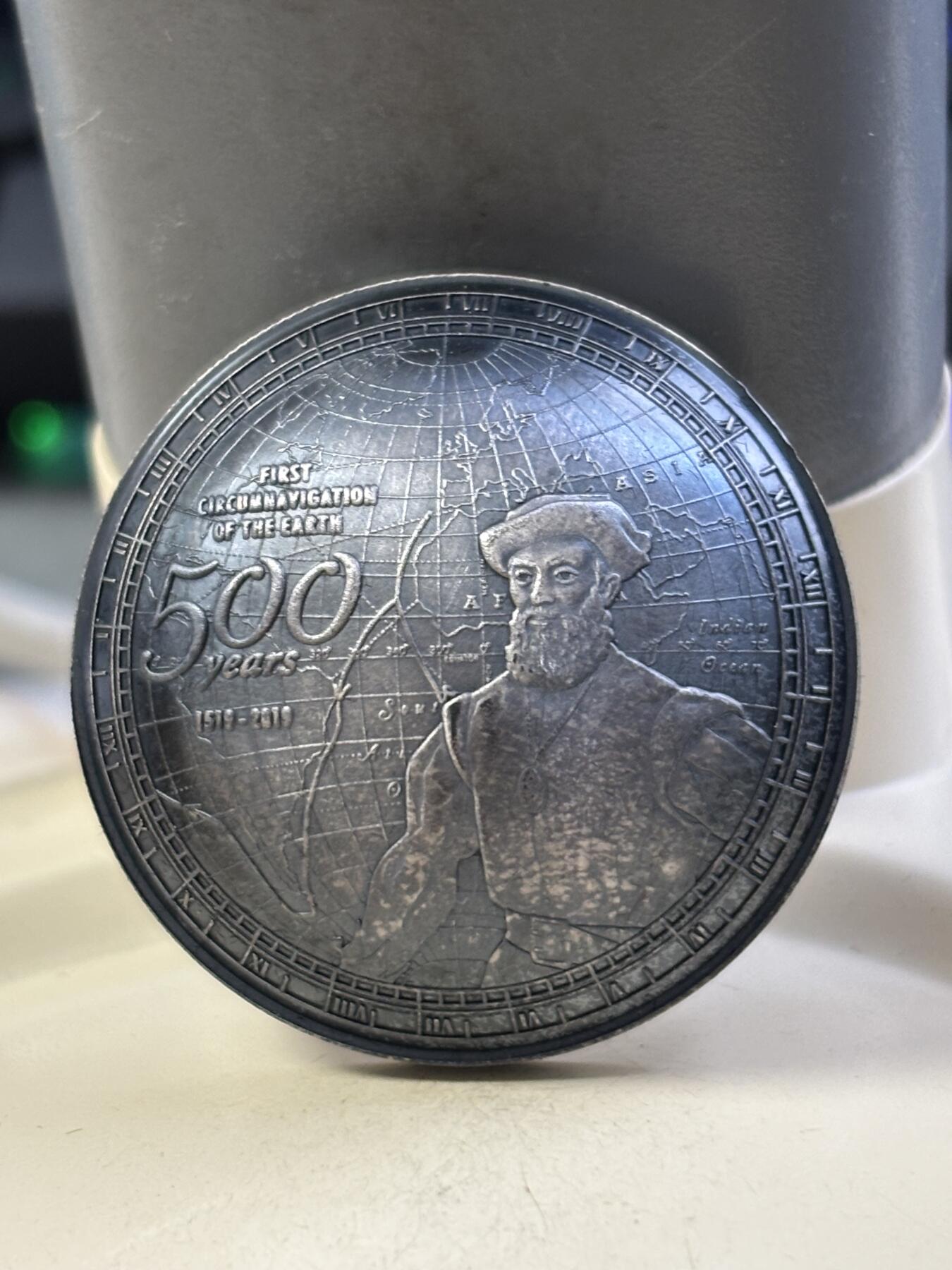 第182期拍卖 萨摩亚2019麦哲伦环球航海500周年凹面弧形银币，999银，40克，发行量599枚，有氧化