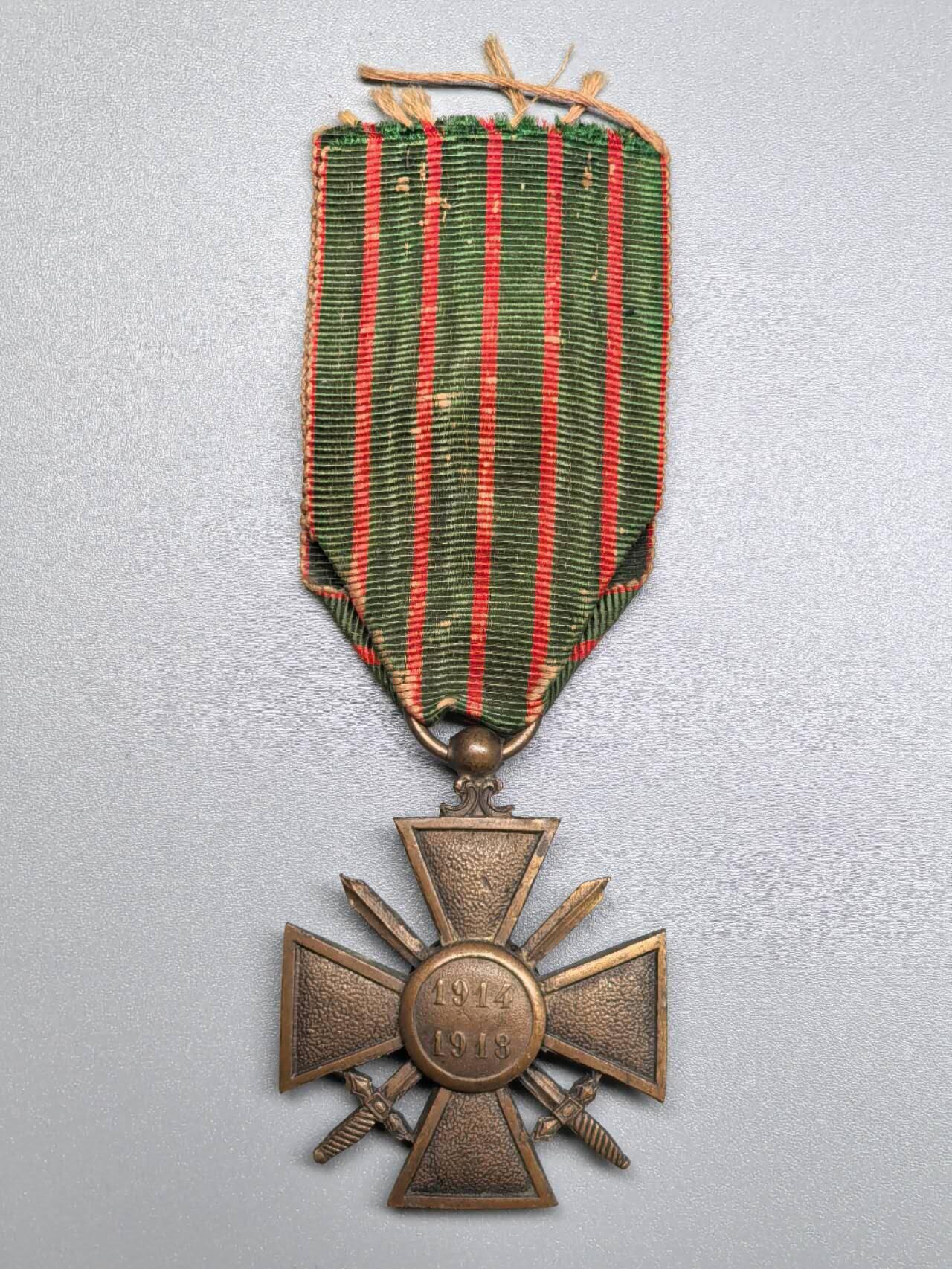小驴勋章奖章收藏11月22日周六晚六点拍卖（珍爱和平，收藏战争，铭记历史，勿忘国耻，忠党爱国。有偿代拍，送拍规则在简介最后，参拍须阅读规则后再参拍，关系到运费包装发货时效真假辨别等关键信息，拍卖时不再发原图，看大图店主微信码在拍卖店铺介绍里） 法国一战战争十字奖章，带团级嘉奖铜星勋饰