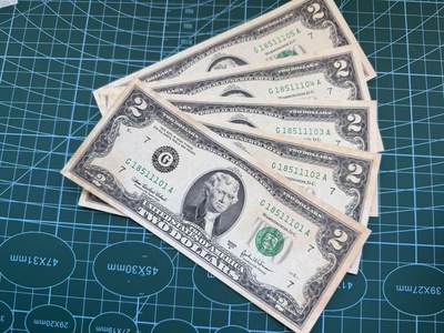 【炜奕收藏】，第五十一期 - 2003年美国2美元5连号，品相如图，有黄斑