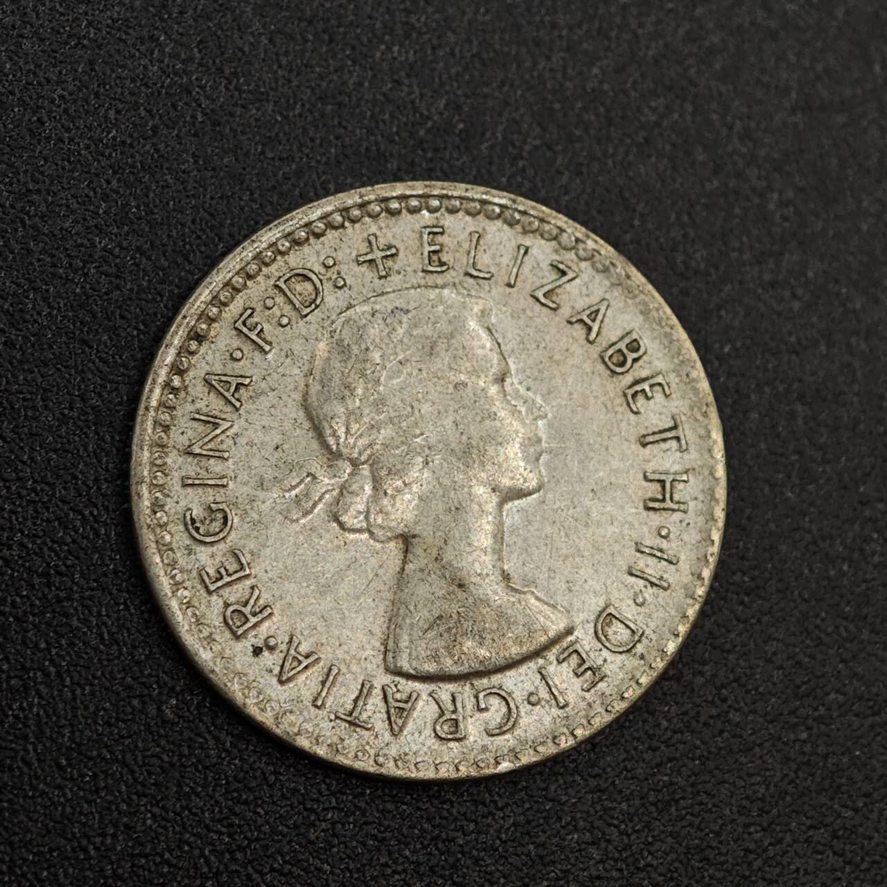 【淘币小摊】实时拍第八百零二拍   散币场   满百包邮可预留二周 每周一统一发货   澳大利亚1959年伊丽莎白二世3便士银币