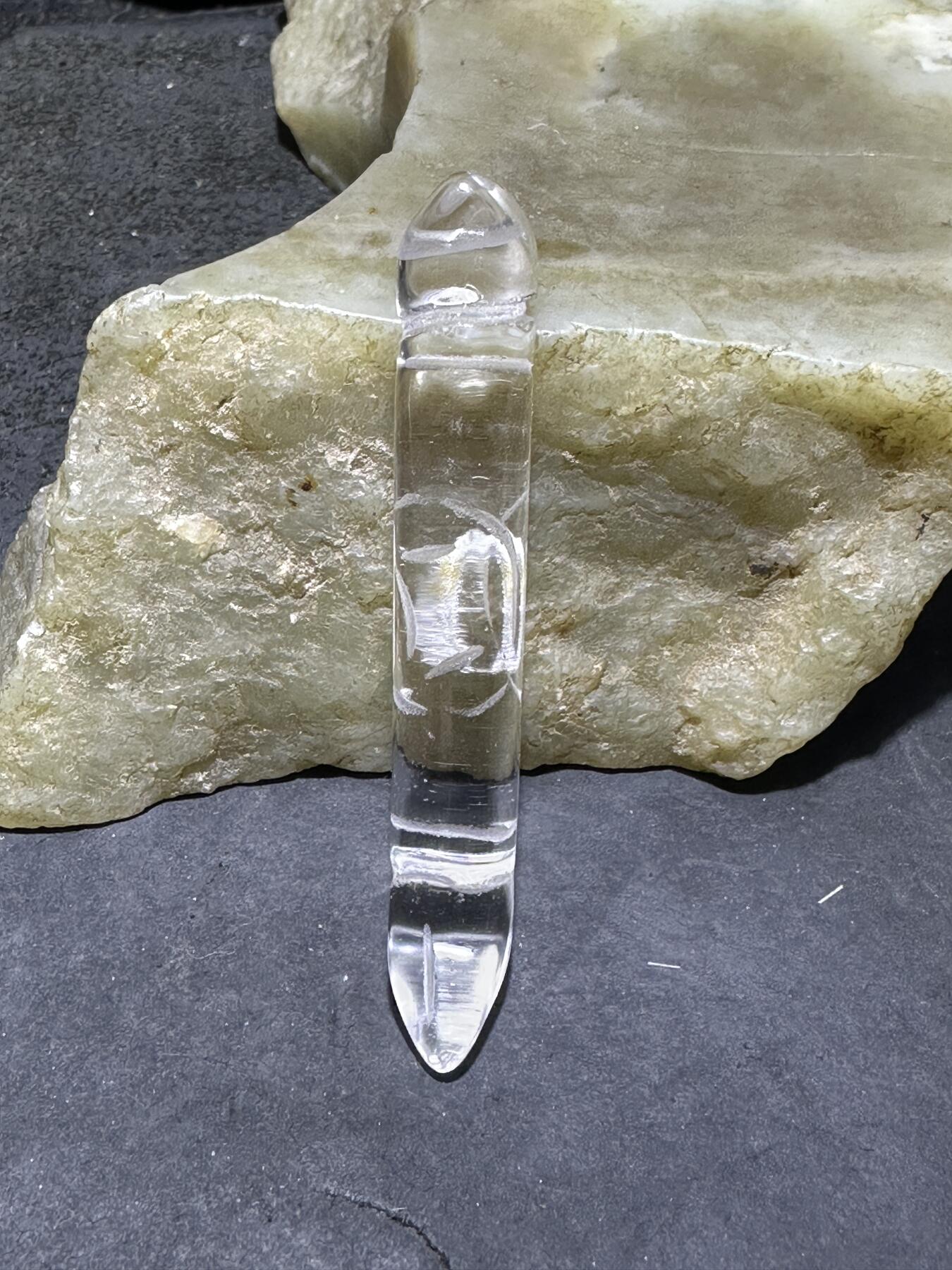 精美白水晶雕刻文昌笔一支！