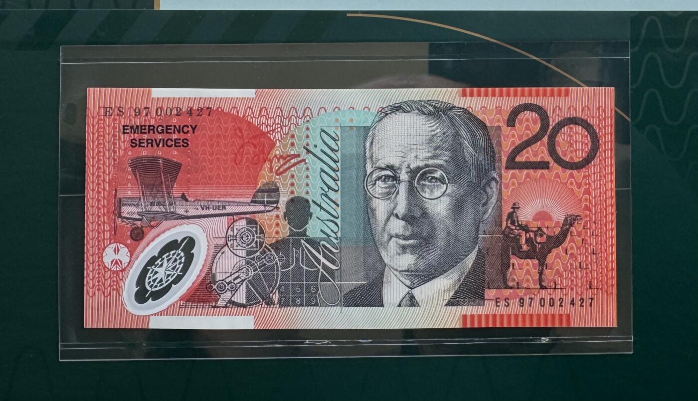 2025第25场（总第225期）：精品测试钞、纪念钞、塑料钞、连体钞综合场 黑字版/ES97冠 澳大利亚“皇家紧急救援服务”20澳元特殊加盖塑料纪念钞册装UNC（第2427号）
