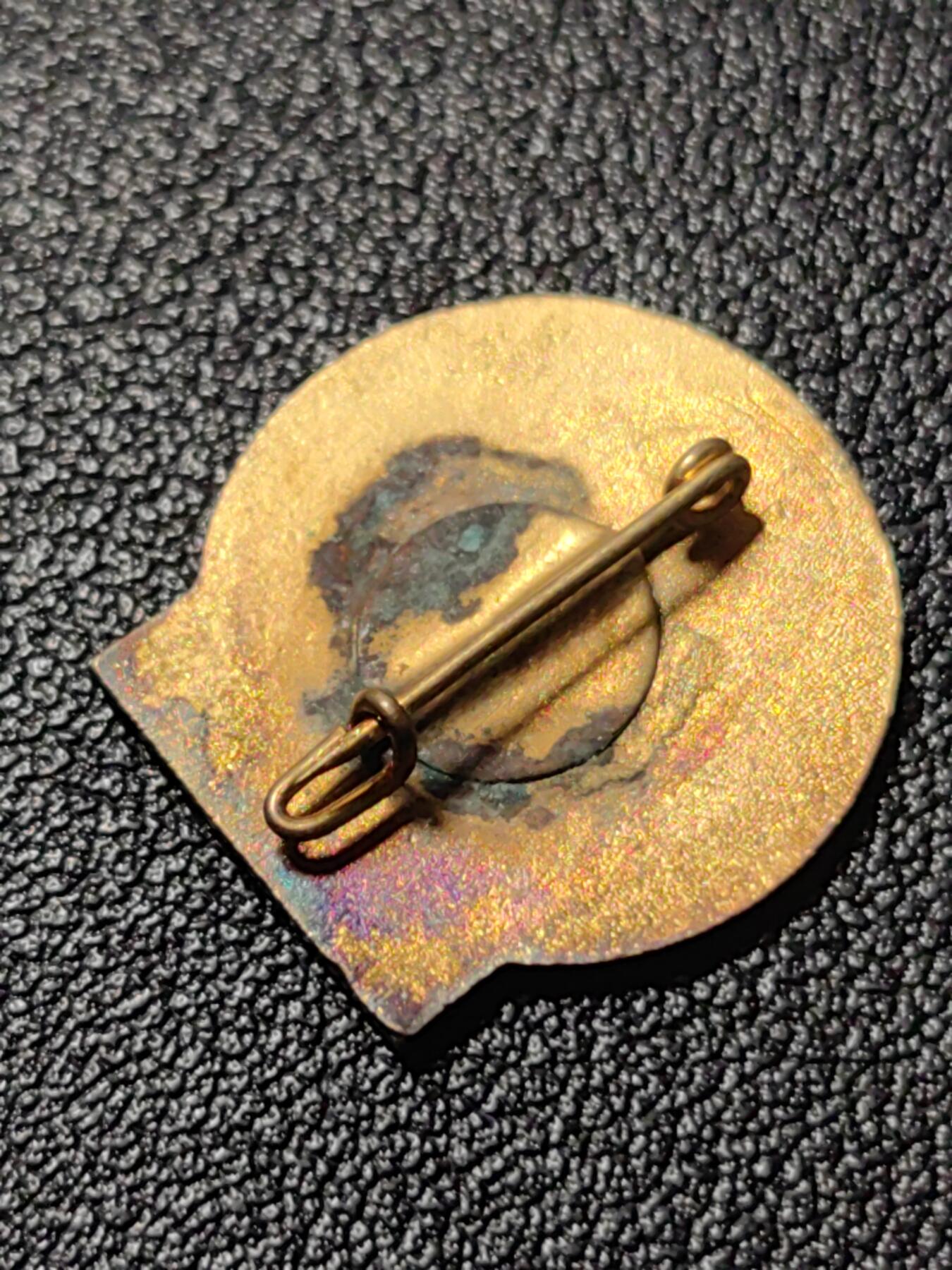 靖甫拍卖第十一场 世界青年民主联盟证章 铜珐琅 苏联扶持设立在布达佩斯的国际组织