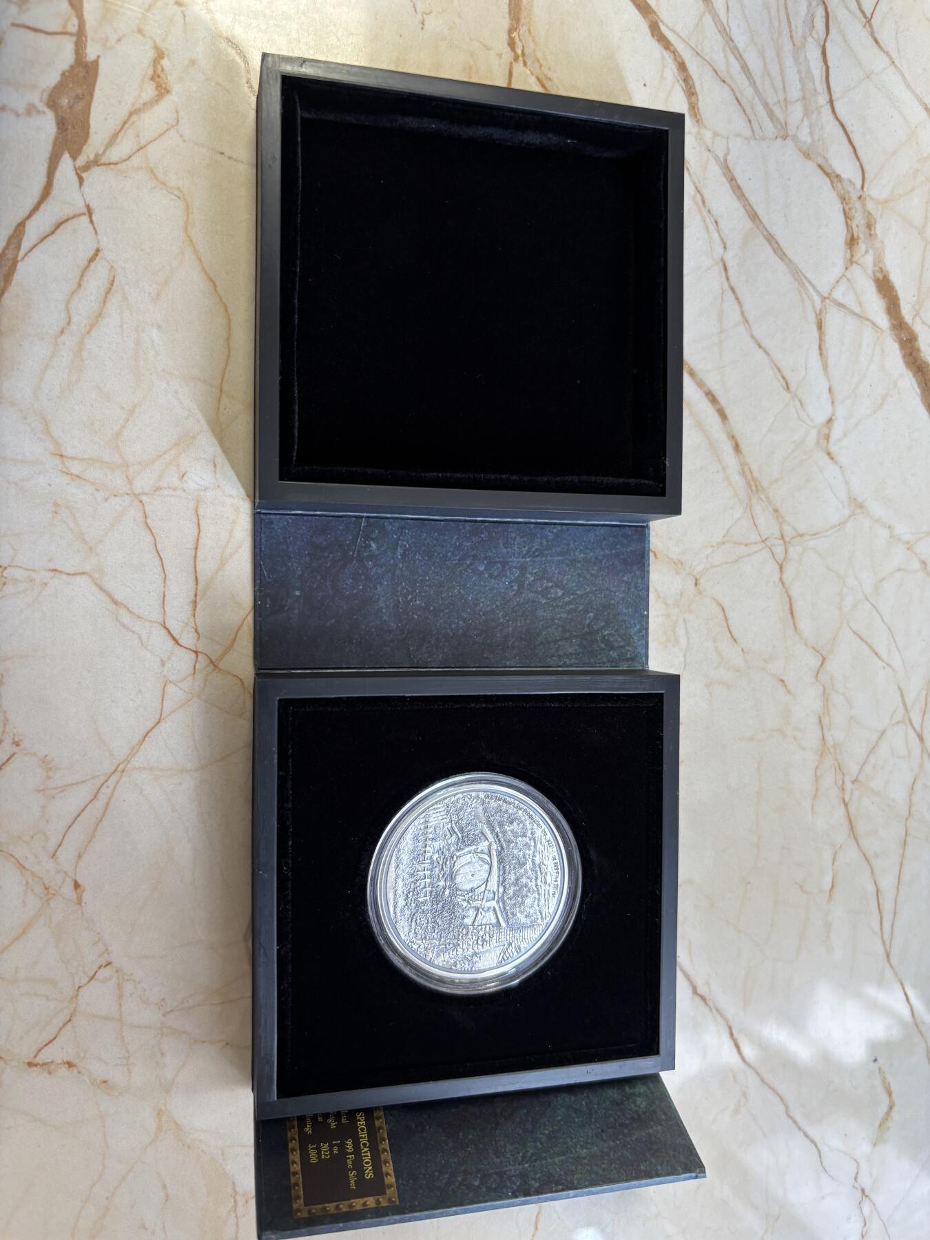 第182期拍卖 纽埃2022年指环王中土世界夏尔国霍比特人村庄1盎司银币，9999银，发行3000枚