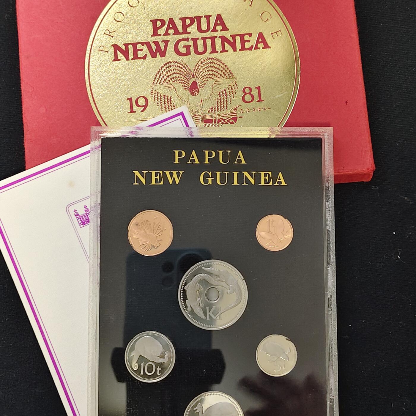 【全场包邮】纯粹捡漏拍479场（免费代拍第16场） 巴布亚新几内亚1981年皇家厂经典信封装官方精制套币