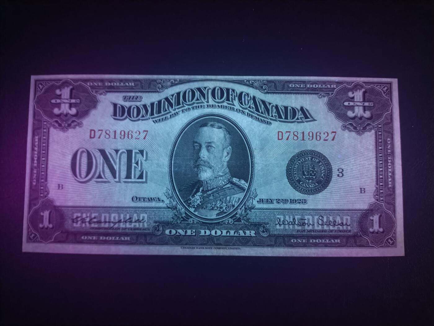 2025十一月第五期，总第203期 加拿大1923版1元流通好品XF，乔治五世国王和渥太华的议会大楼图书馆