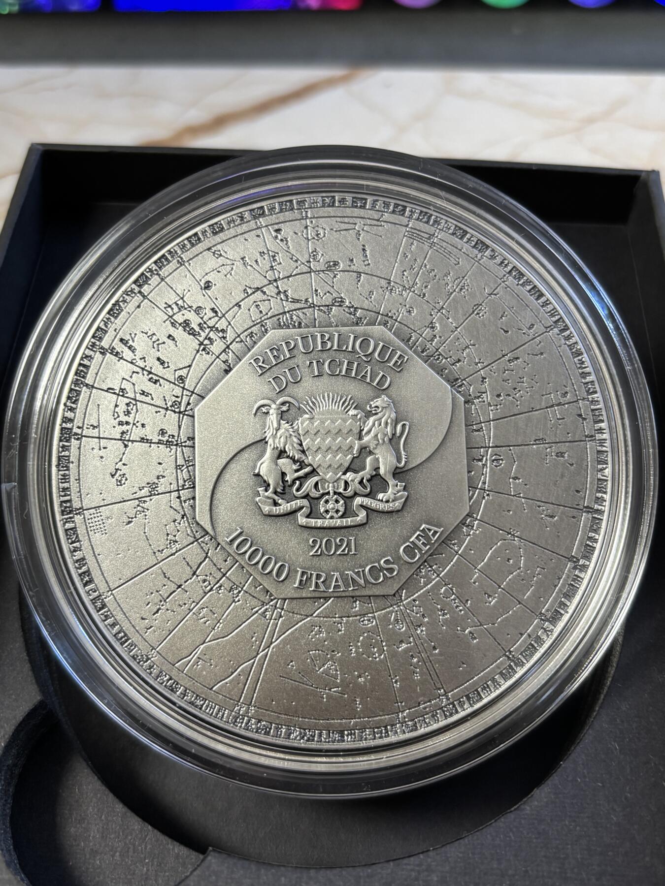 第182期拍卖 乍得2021年四大瑞兽系列朱雀高浮雕纪念银币，金属:999银+铜，重量:2盎司银+11.5盎司铜，直径:80毫米，发行：500枚