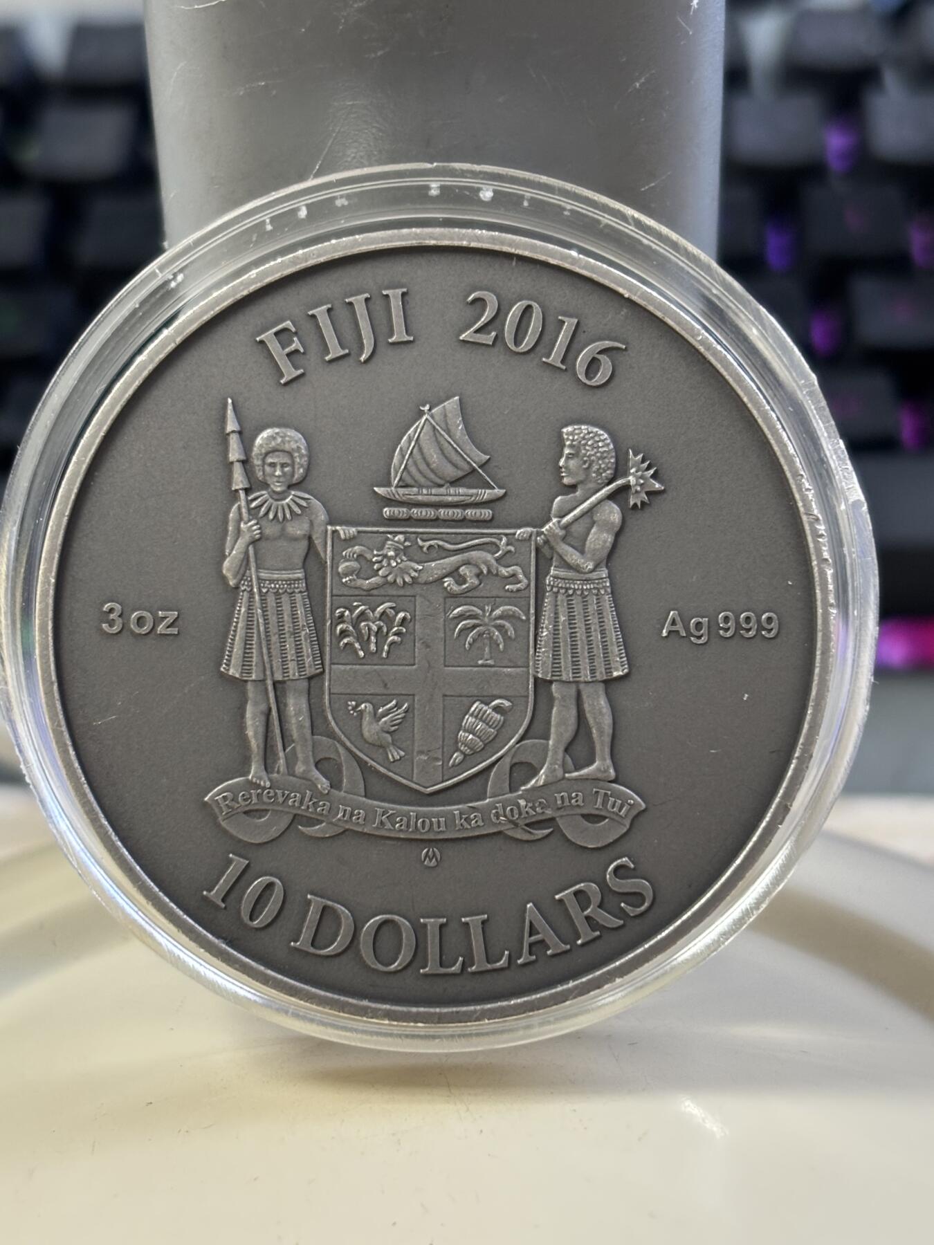 第182期拍卖 斐济2016年曼荼罗凯尔特艺术镶绿宝石3盎司银币无盒证书，999纯银，发行量500，边齿有磕碰