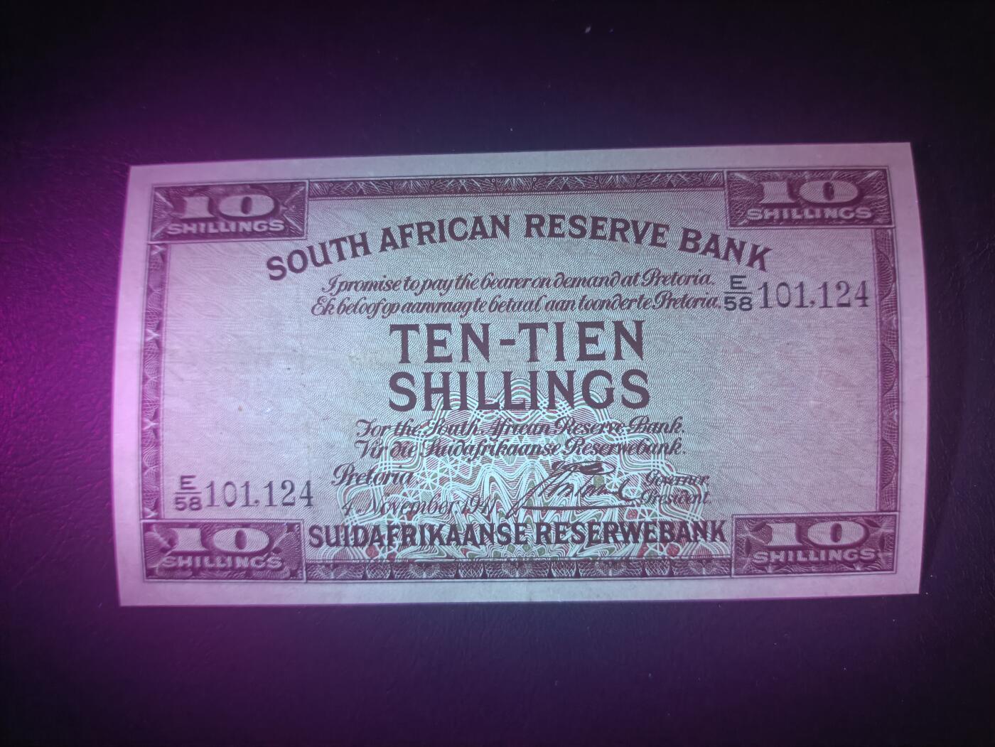 2025十一月第五期，总第203期 南非1941年10先令AUNC英文在前版本，少见南非镑辅币券品种