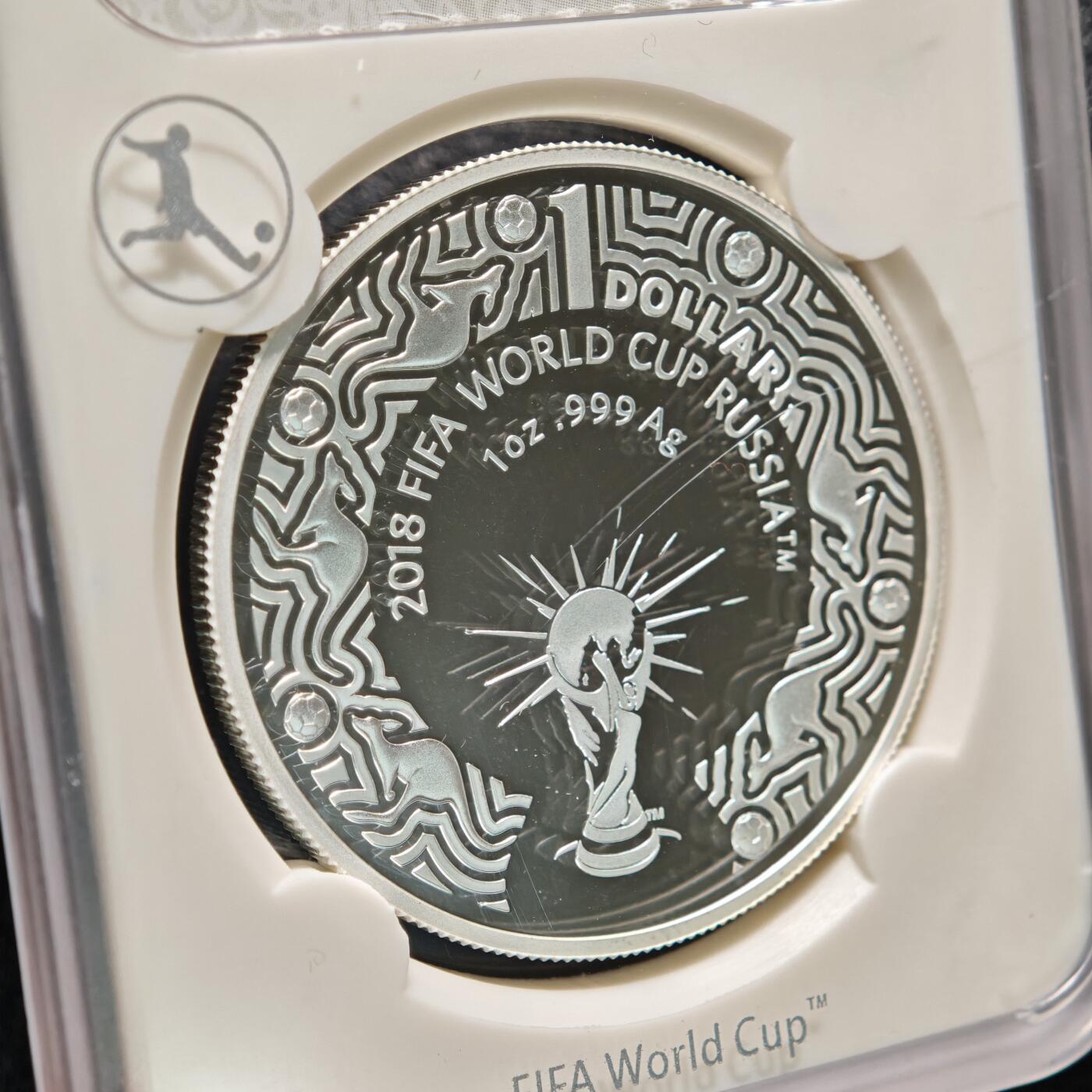 【德藏】世界币章拍卖第154期（拍品征集中~欢迎藏友联系） 2枚一组 2018年 澳大利亚俄罗斯世界杯1元纪念银币 封装版 1盎司 999银