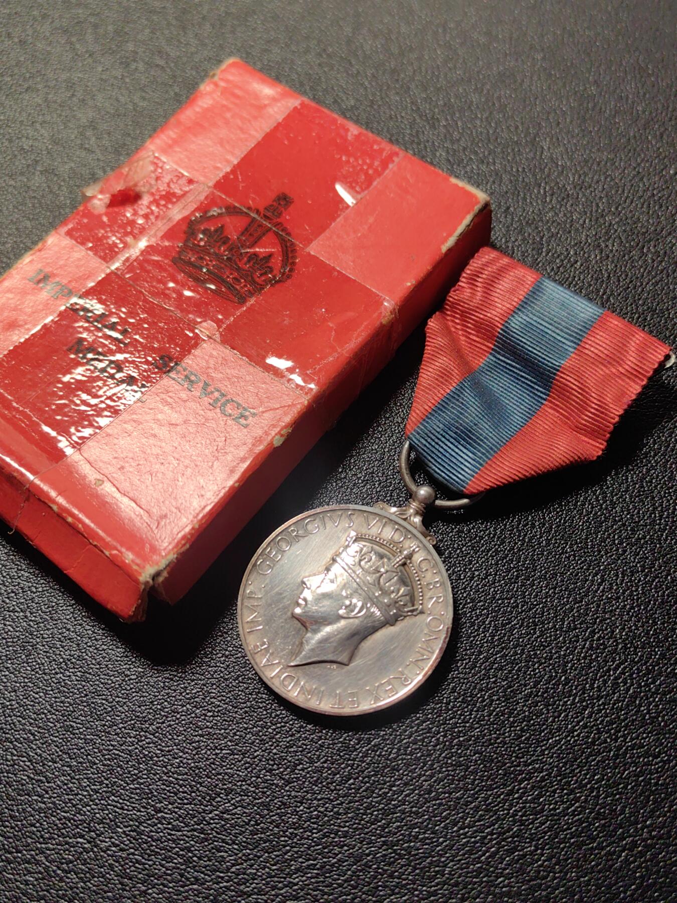 靖甫拍卖第十一场 英国帝国服务奖章带原盒 原盒拉胯