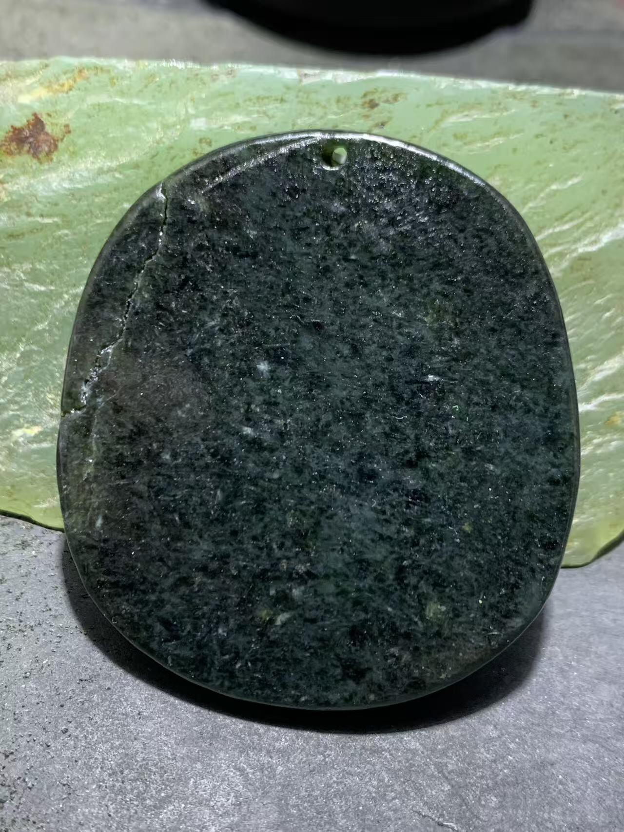 天然新疆和田青玉掉了招财进宝金蟾通货吊坠1个，