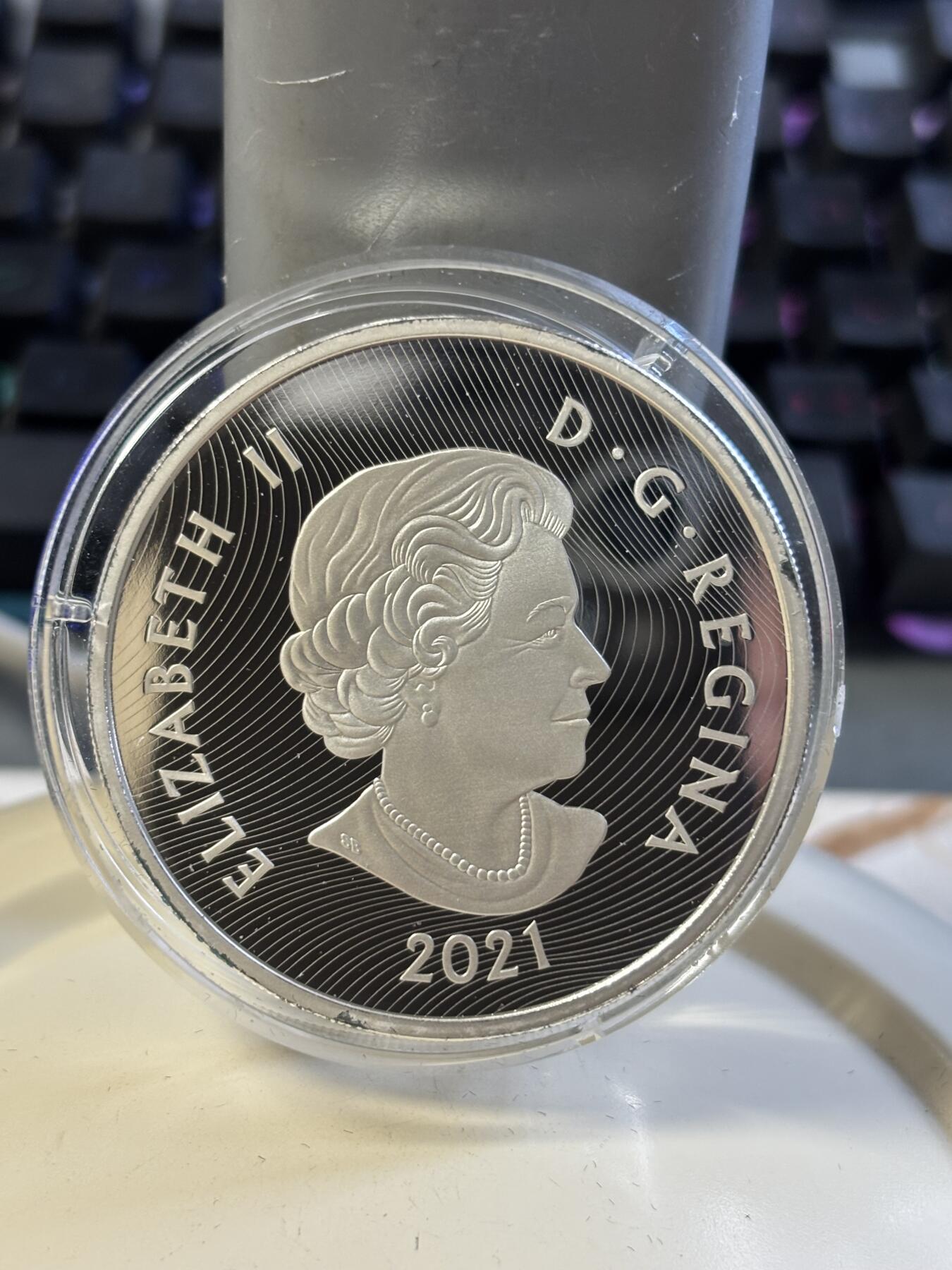 第182期拍卖 加拿大2021年落基山脉明珠路易斯湖潮高浮雕银币，9999银，82.3克，发行3000枚