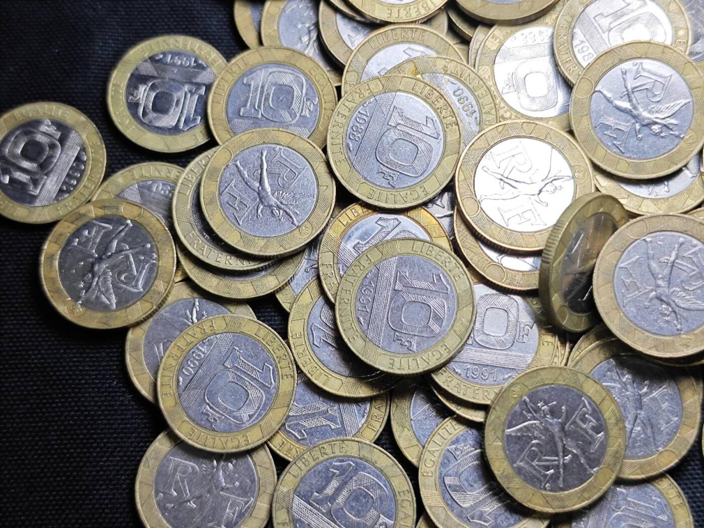 KK钱币收藏小铺 （套币 好品/批量散币 银币）专场  2月预留时间 周末发货  法国10法郎各种年份 双色币一组347枚